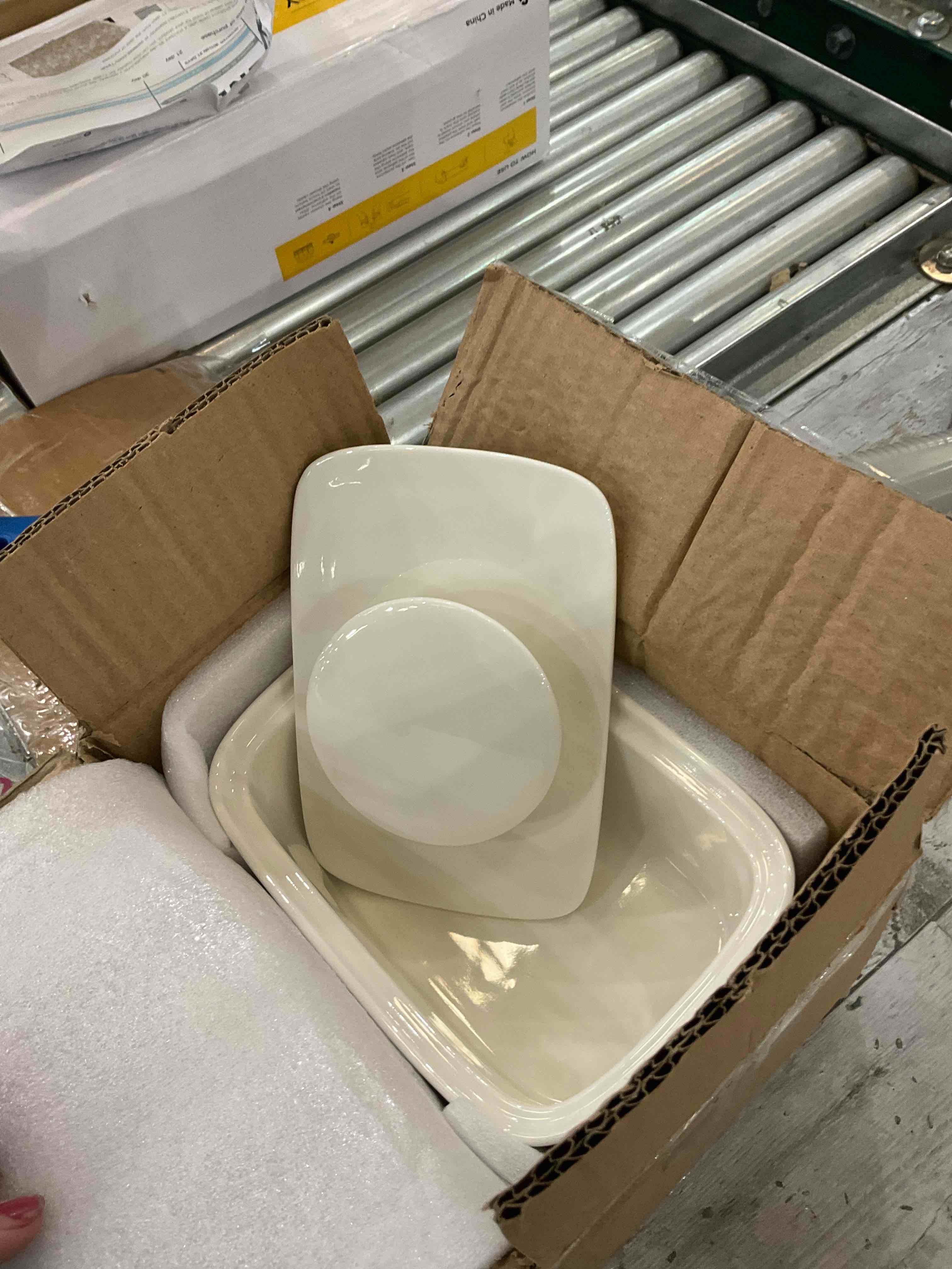 https://s3.amazonaws.com/lotting-images-prod/BargainHunt/EXS01330215_1713291884705.jpeg