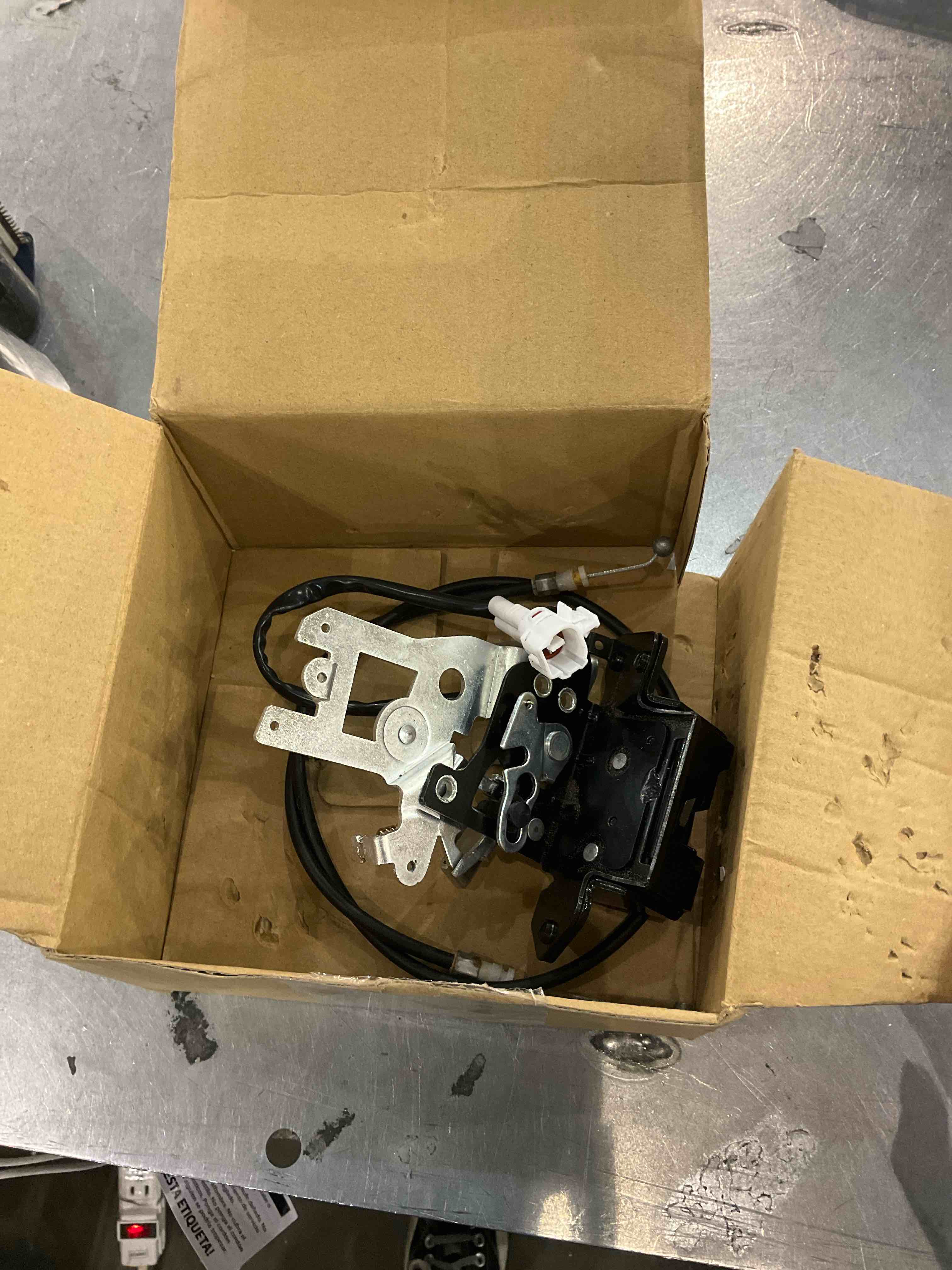 https://s3.amazonaws.com/lotting-images-prod/BargainHunt/EXS01330303_1713357015072.jpeg