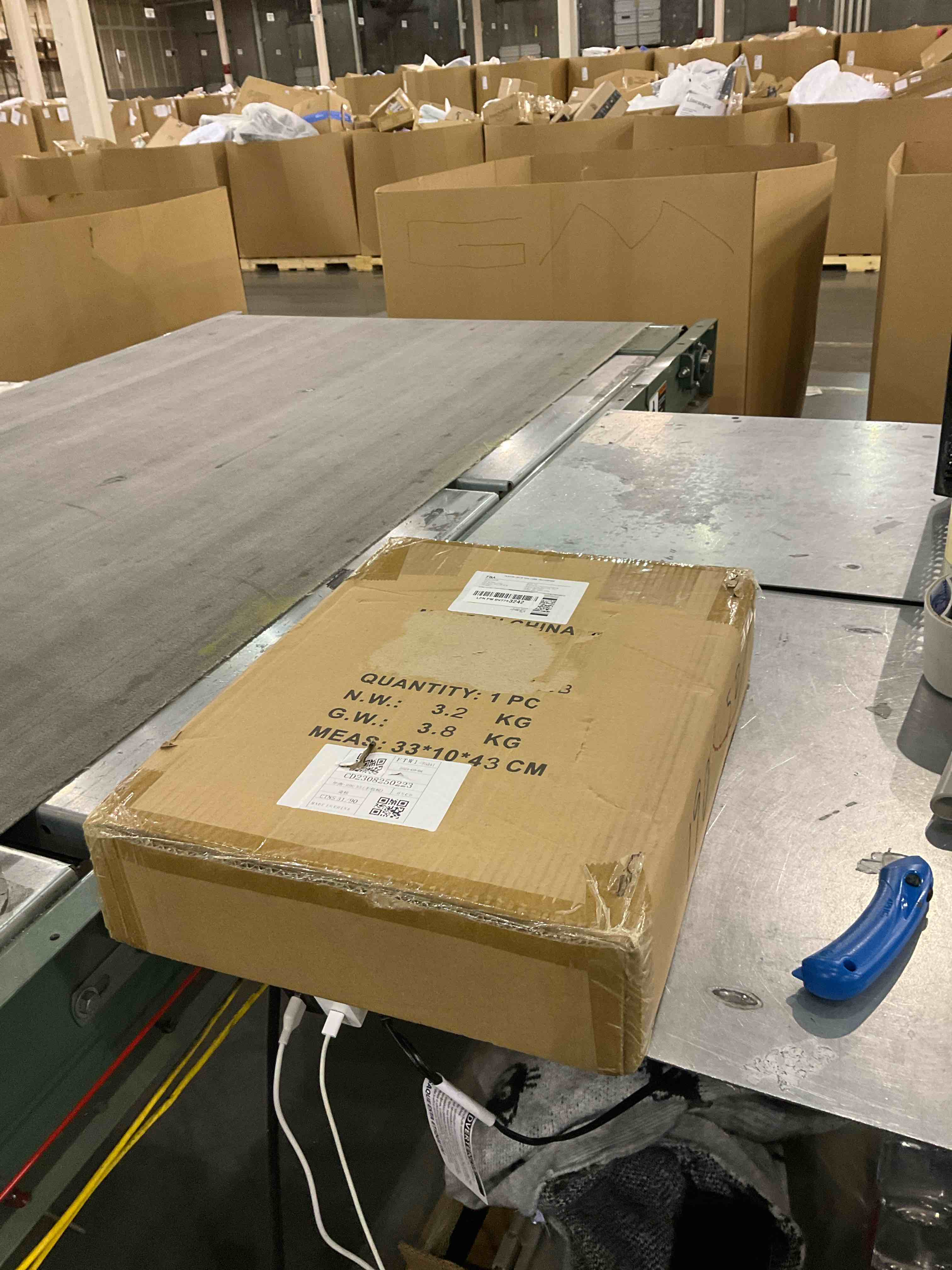 https://s3.amazonaws.com/lotting-images-prod/BargainHunt/EXS01330320_1713360304940.jpeg