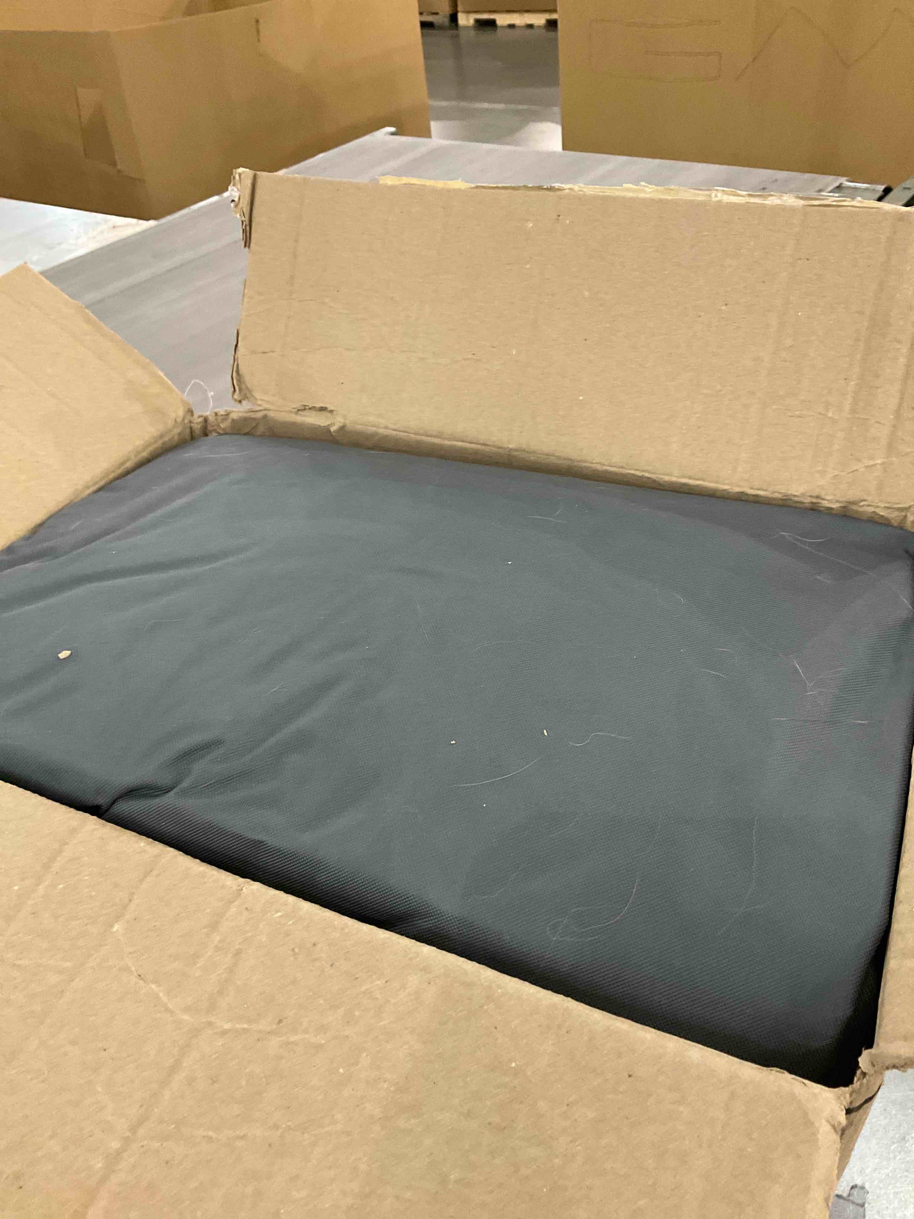 https://s3.amazonaws.com/lotting-images-prod/BargainHunt/EXS01330327_1713360894291.jpeg