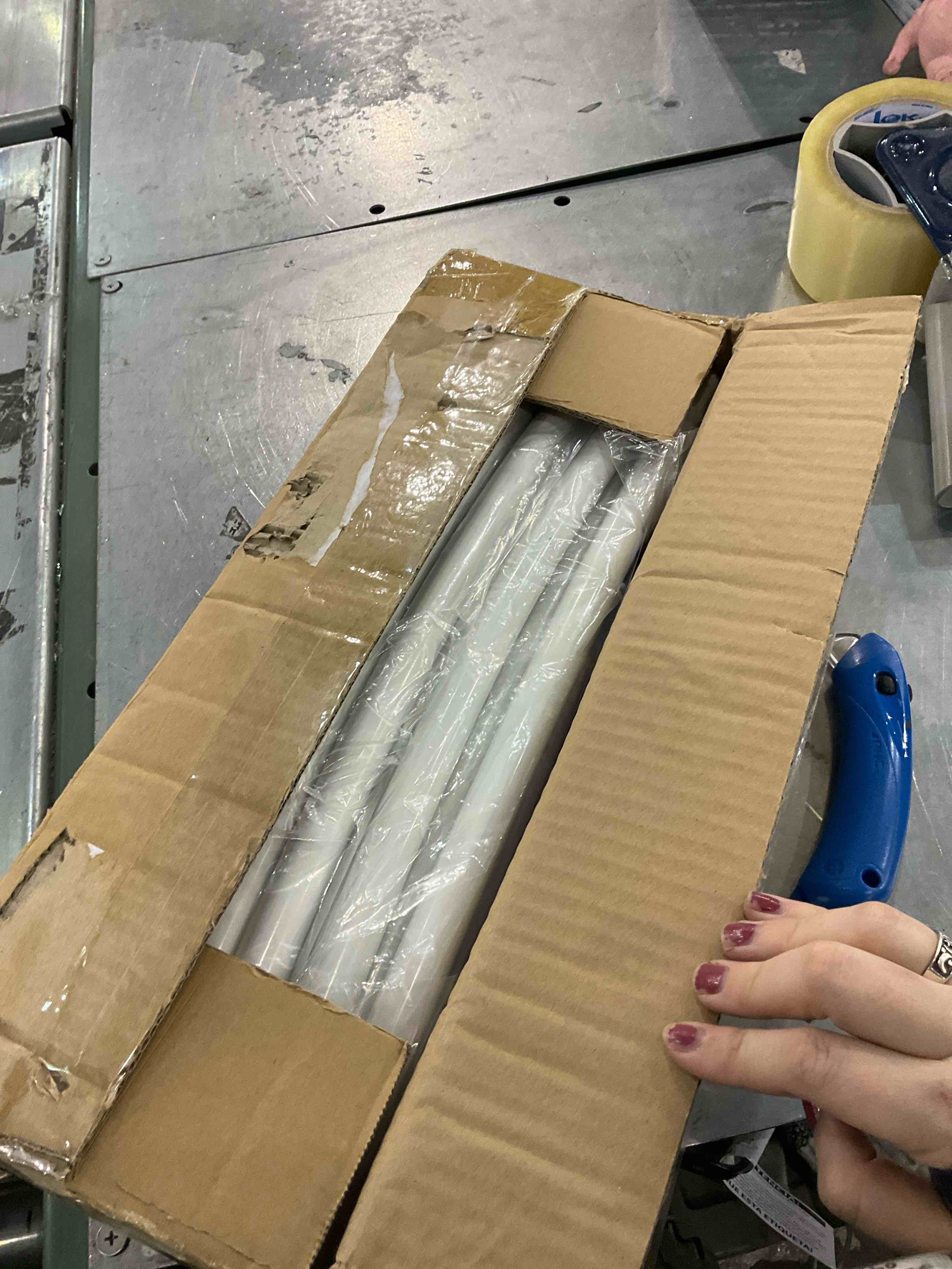 https://s3.amazonaws.com/lotting-images-prod/BargainHunt/EXS01330329_1713361024153.jpeg