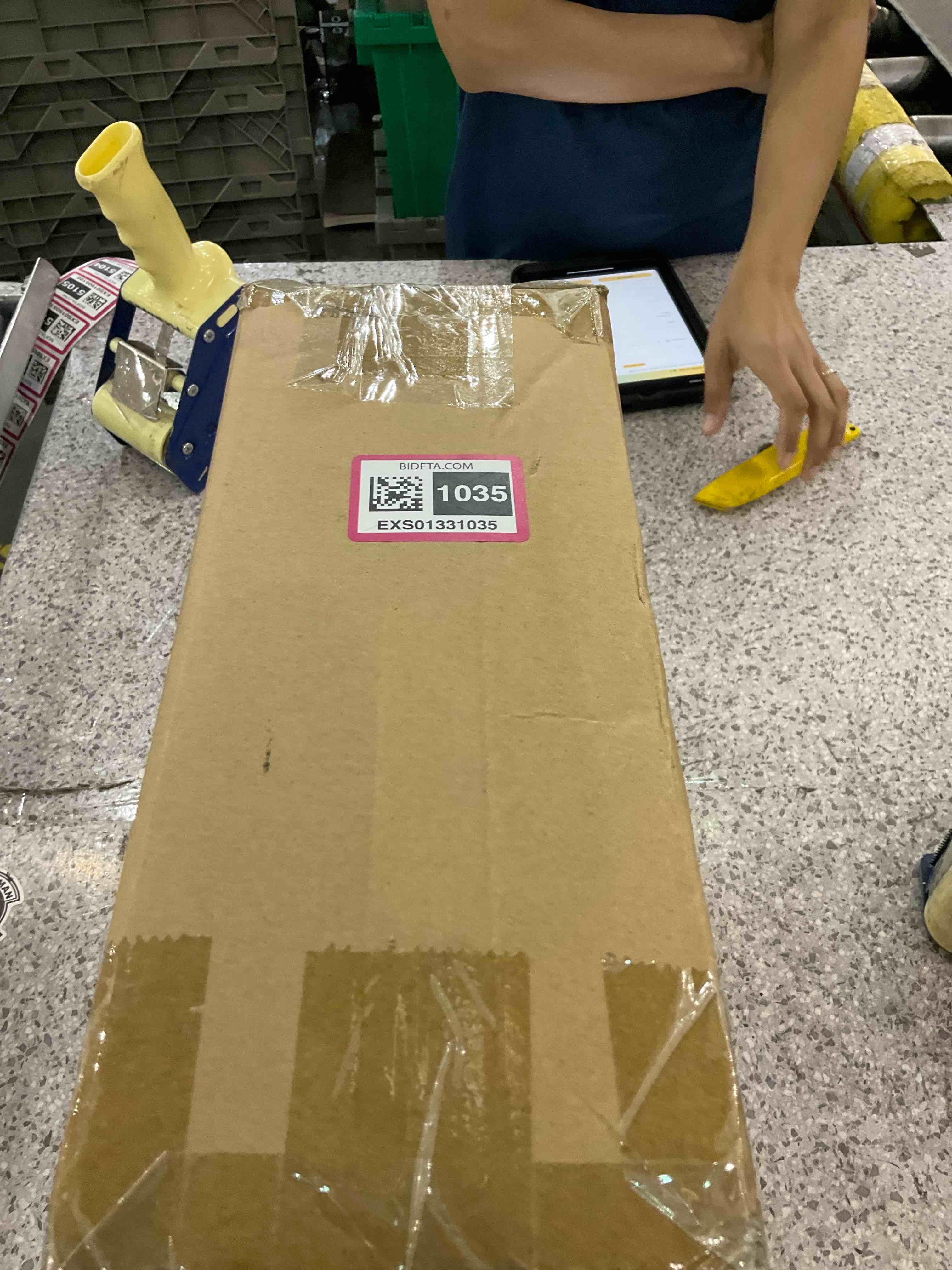 https://s3.amazonaws.com/lotting-images-prod/BargainHunt/EXS01331035_1716549340009.jpeg