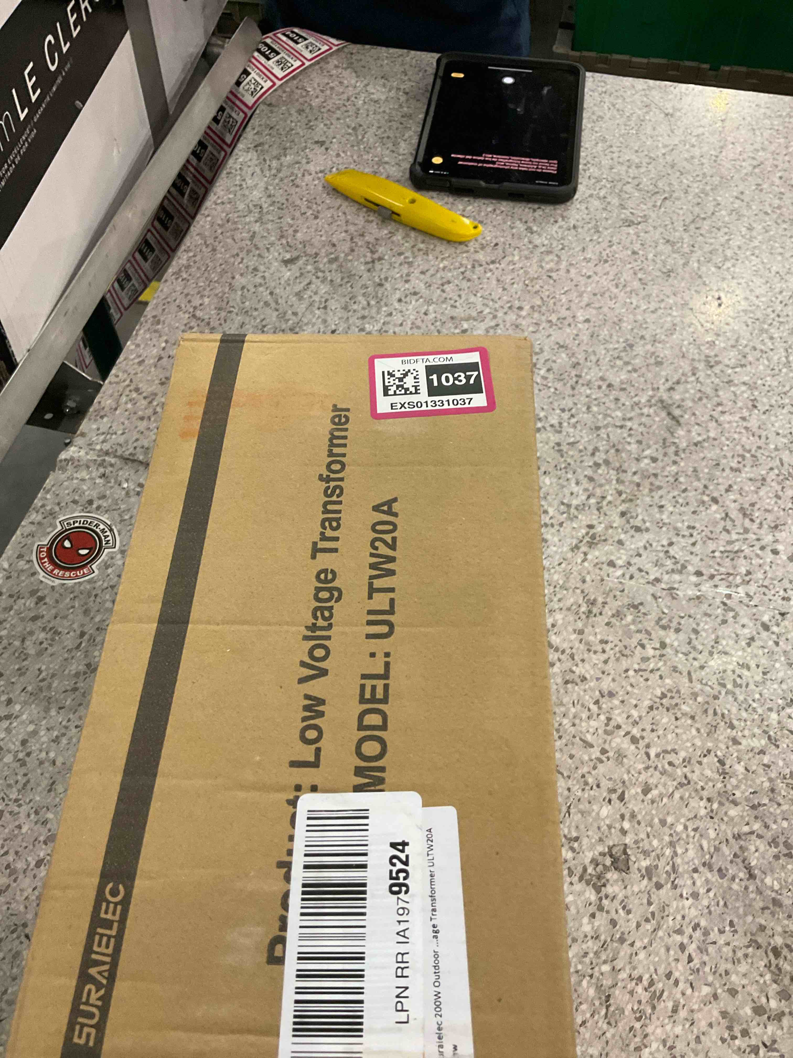 https://s3.amazonaws.com/lotting-images-prod/BargainHunt/EXS01331037_1716550147846.jpeg