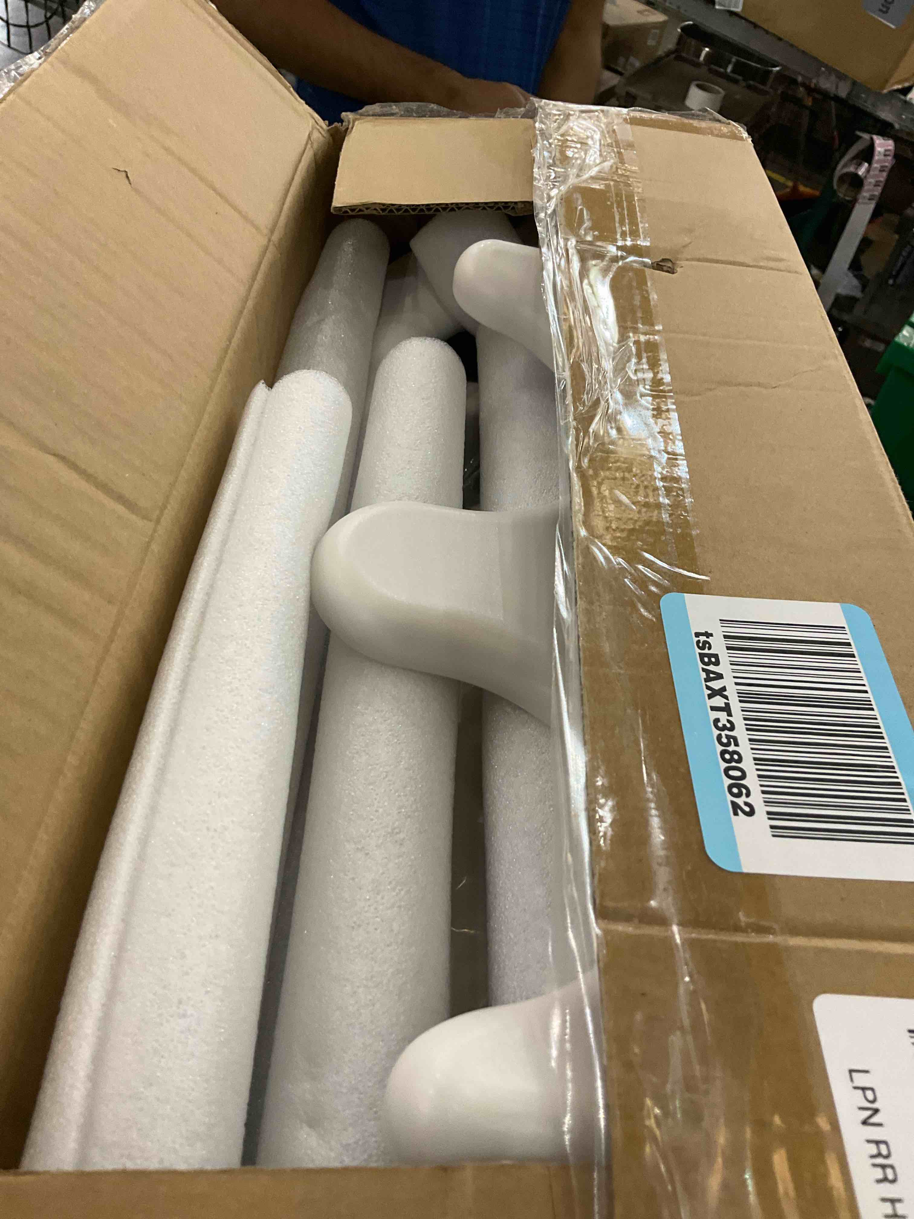 https://s3.amazonaws.com/lotting-images-prod/BargainHunt/EXS01331419_1717683364236.jpeg