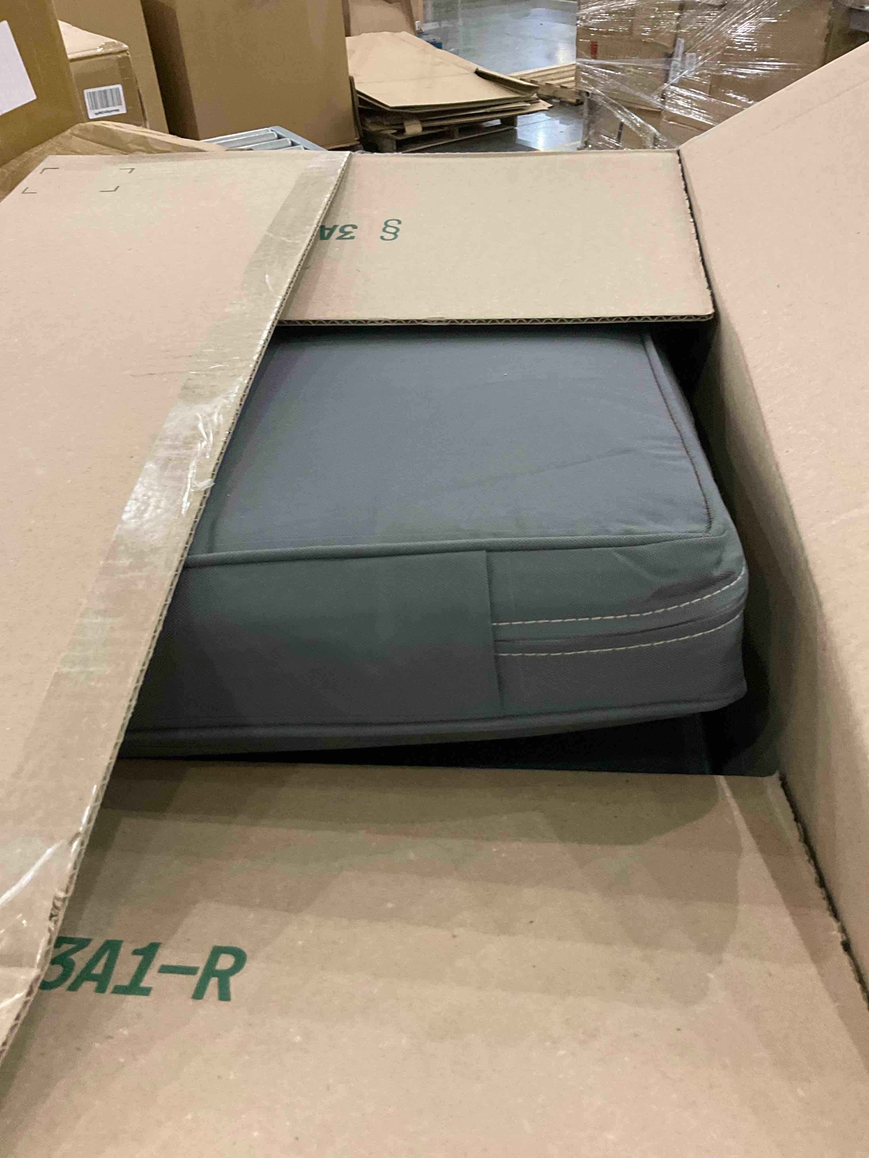 https://s3.amazonaws.com/lotting-images-prod/BargainHunt/EXS01331435_1717685245380.jpeg