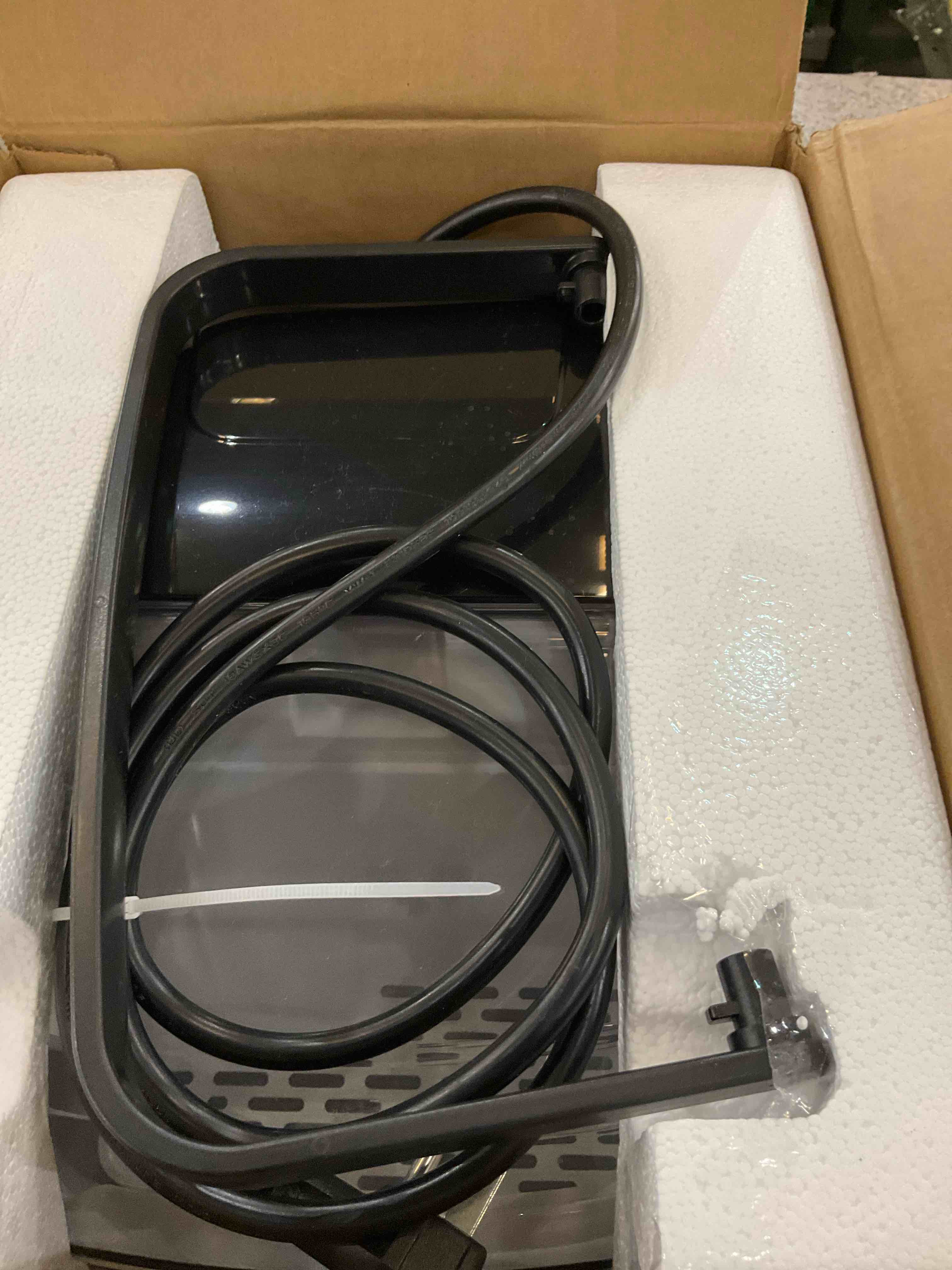 https://s3.amazonaws.com/lotting-images-prod/BargainHunt/EXS01331465_1717688530443.jpeg