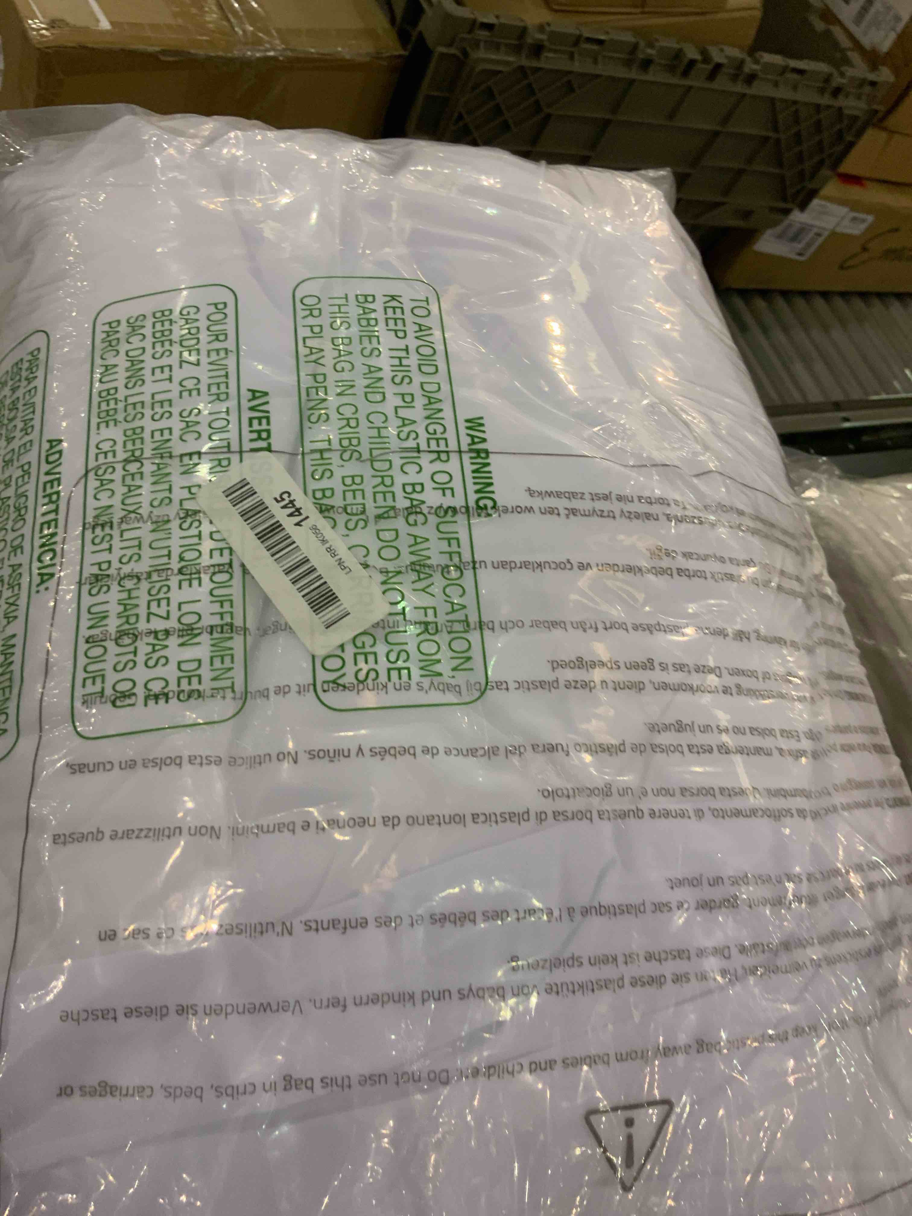 https://s3.amazonaws.com/lotting-images-prod/BargainHunt/EXS01331518_1712758845243.jpeg