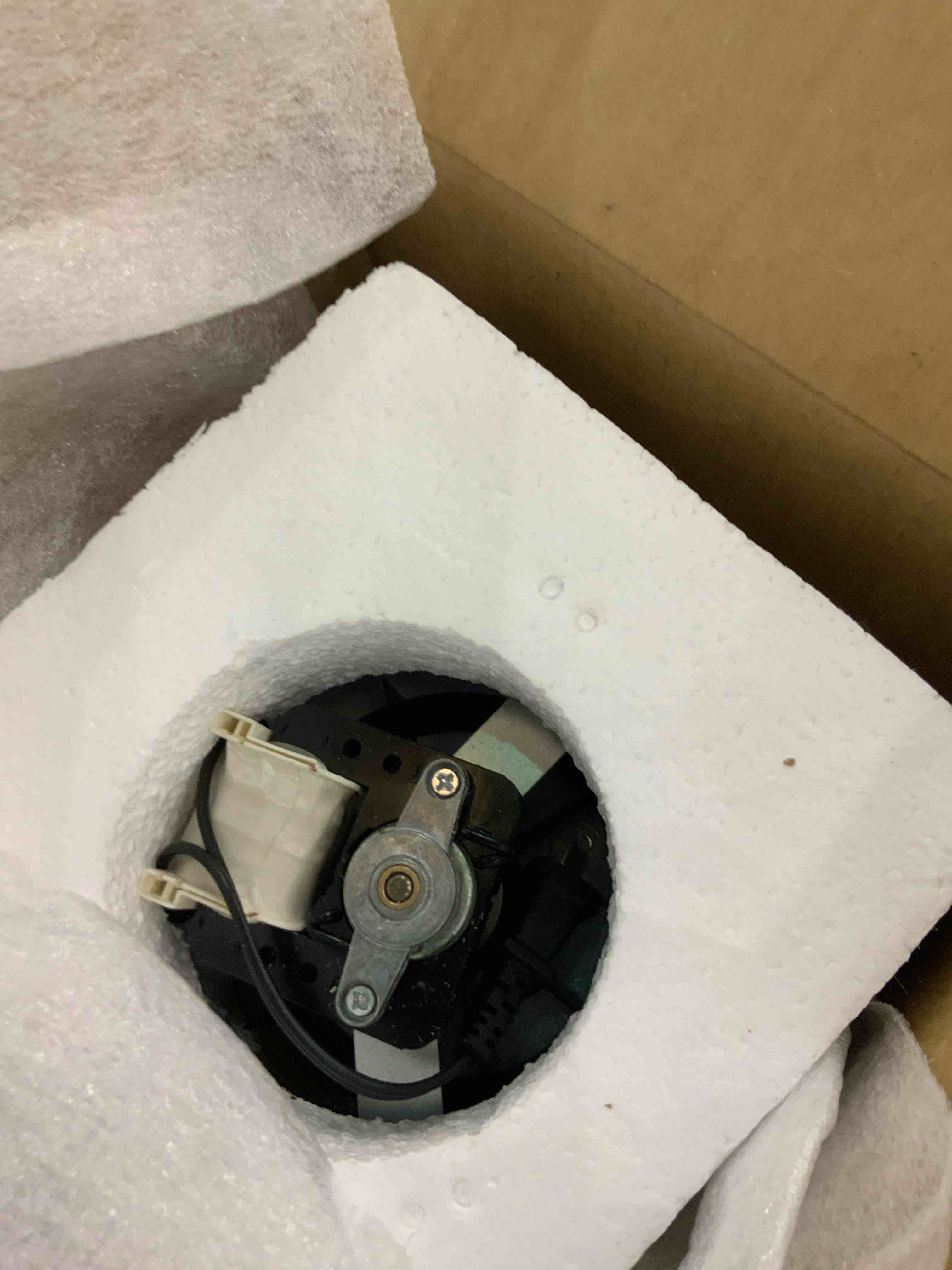 https://s3.amazonaws.com/lotting-images-prod/BargainHunt/EXS01331531_1712760245793.jpeg