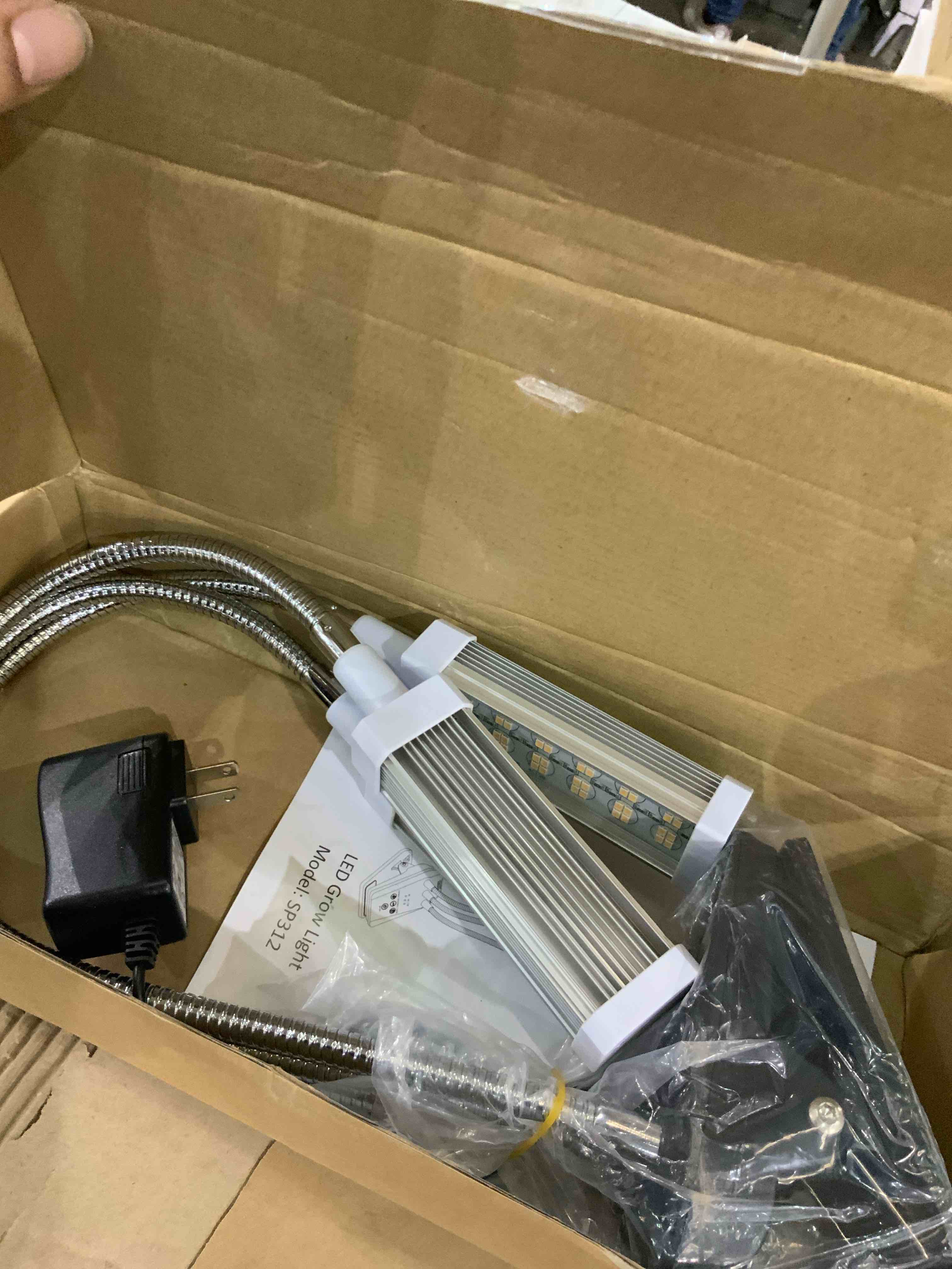 https://s3.amazonaws.com/lotting-images-prod/BargainHunt/EXS01331533_1712760384244.jpeg