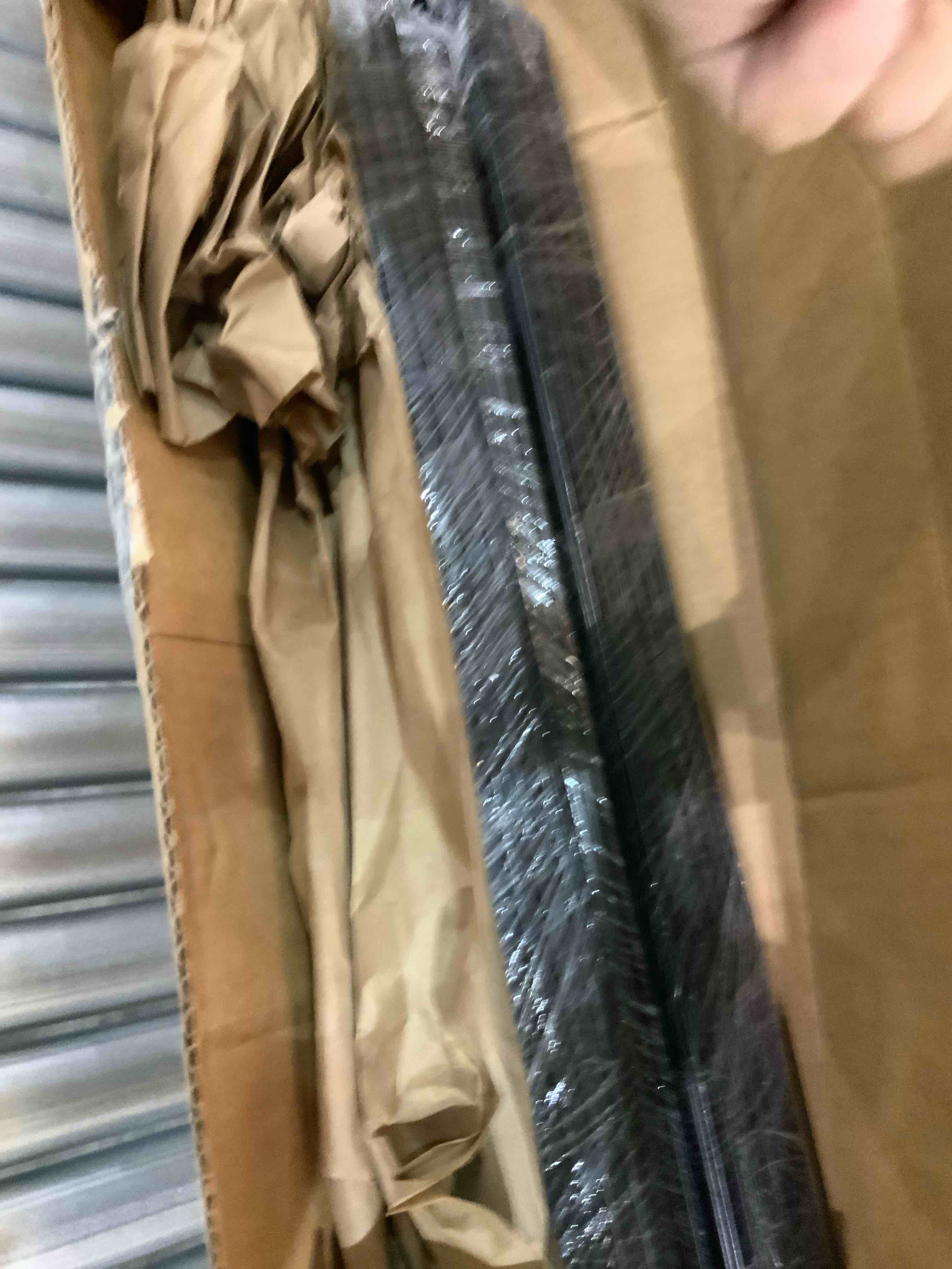 https://s3.amazonaws.com/lotting-images-prod/BargainHunt/EXS01331542_1713189707213.jpeg