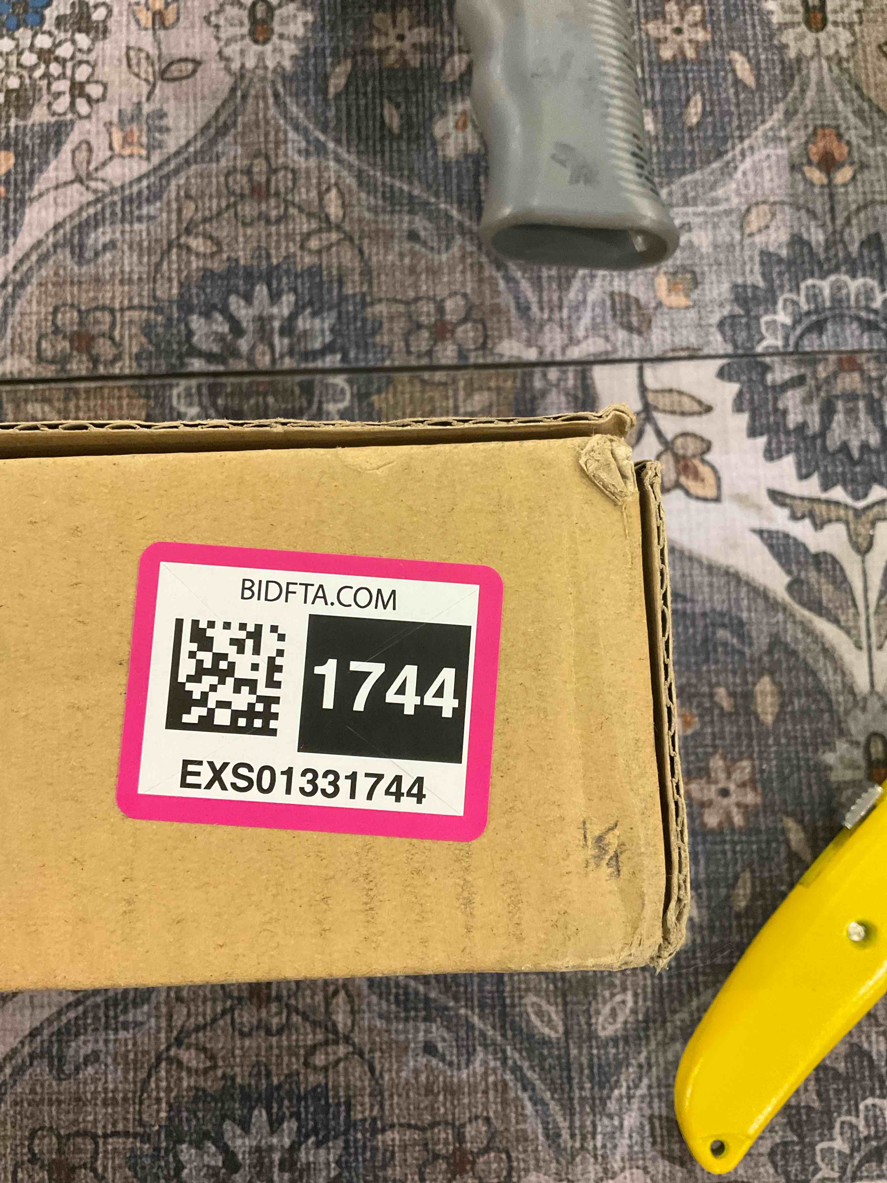 https://s3.amazonaws.com/lotting-images-prod/BargainHunt/EXS01331744_1713874471461.jpeg