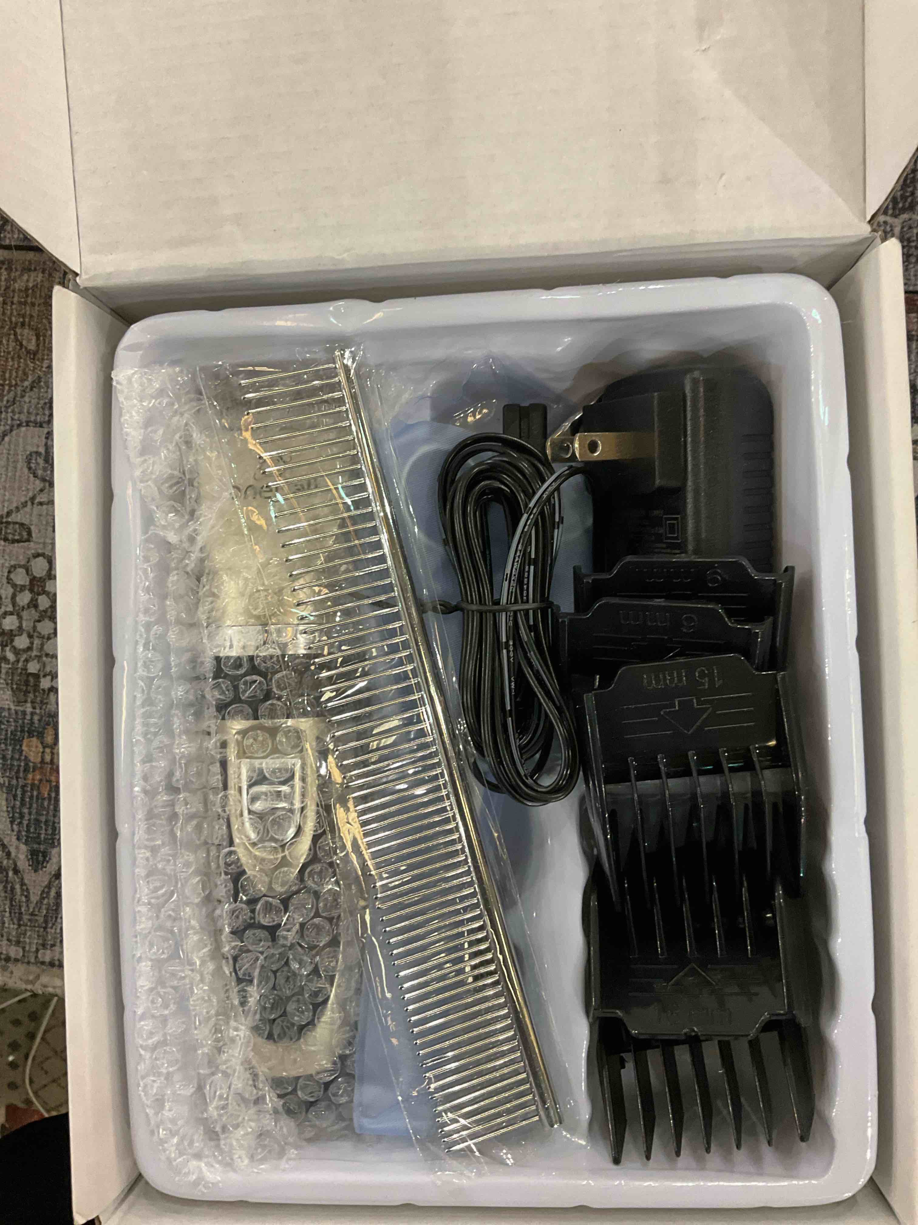 https://s3.amazonaws.com/lotting-images-prod/BargainHunt/EXS01331768_1713879260596.jpeg