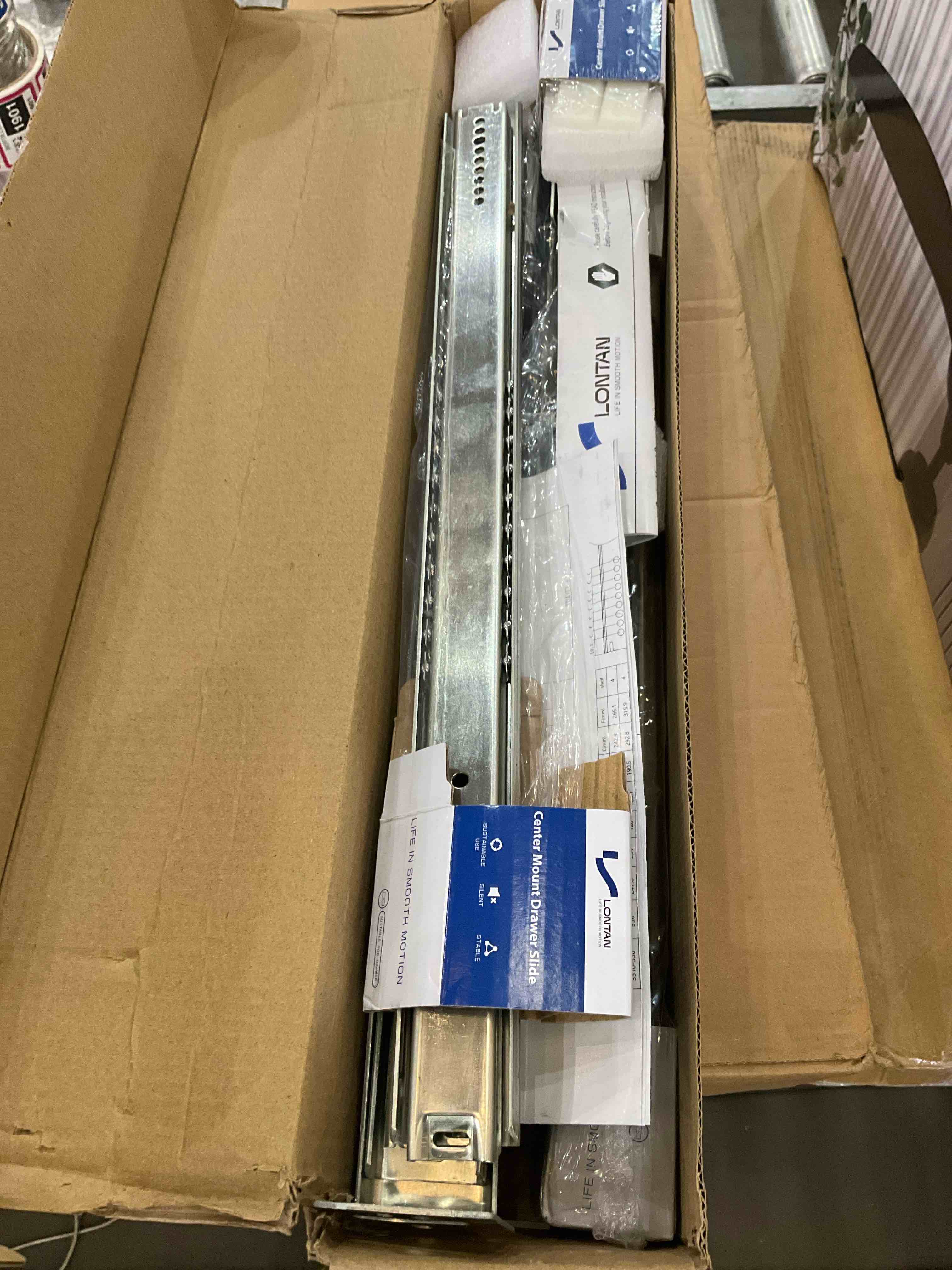 https://s3.amazonaws.com/lotting-images-prod/BargainHunt/EXS01331879_1715347381087.jpeg