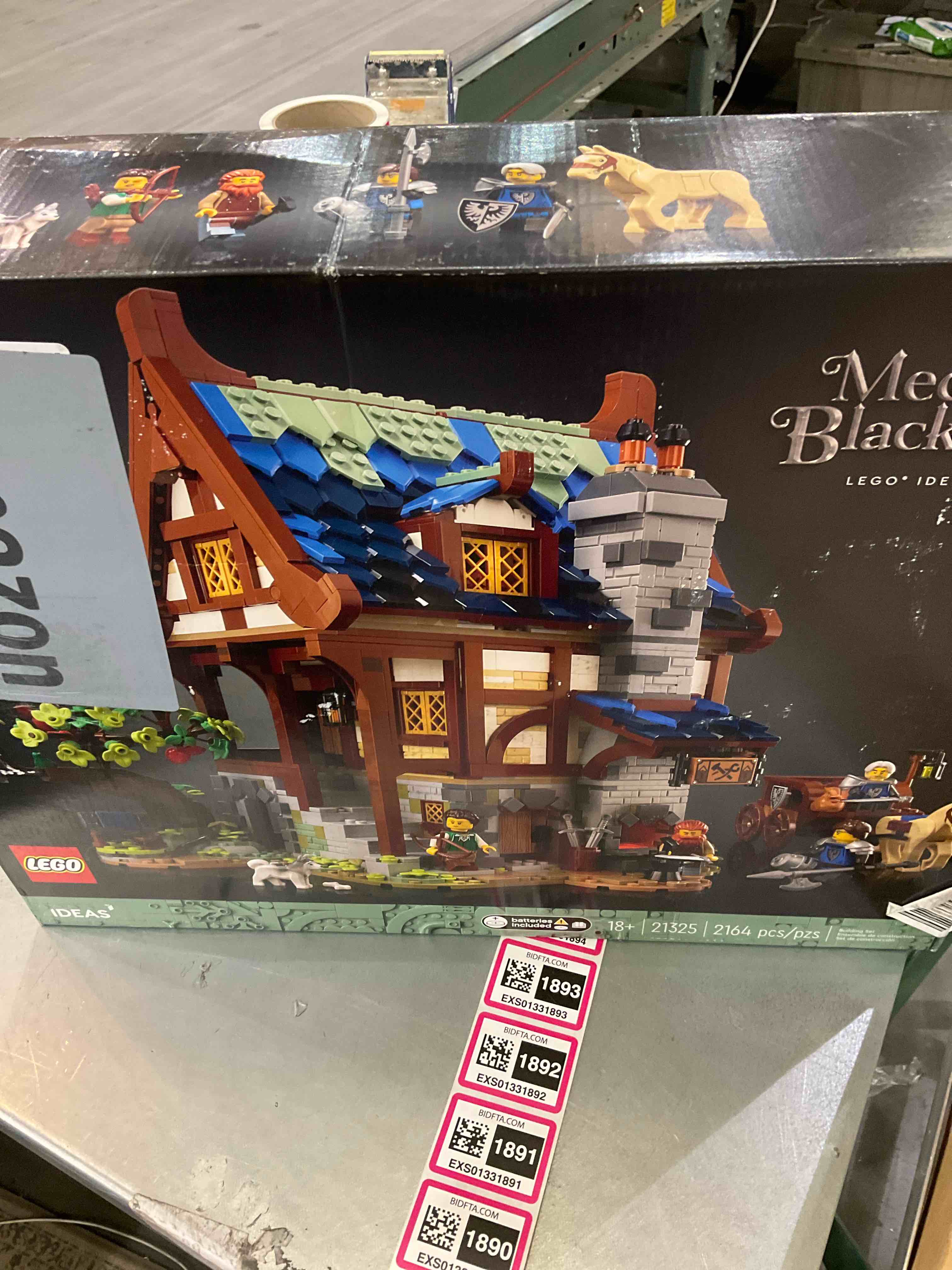 https://s3.amazonaws.com/lotting-images-prod/BargainHunt/EXS01331886_1715348238460.jpeg