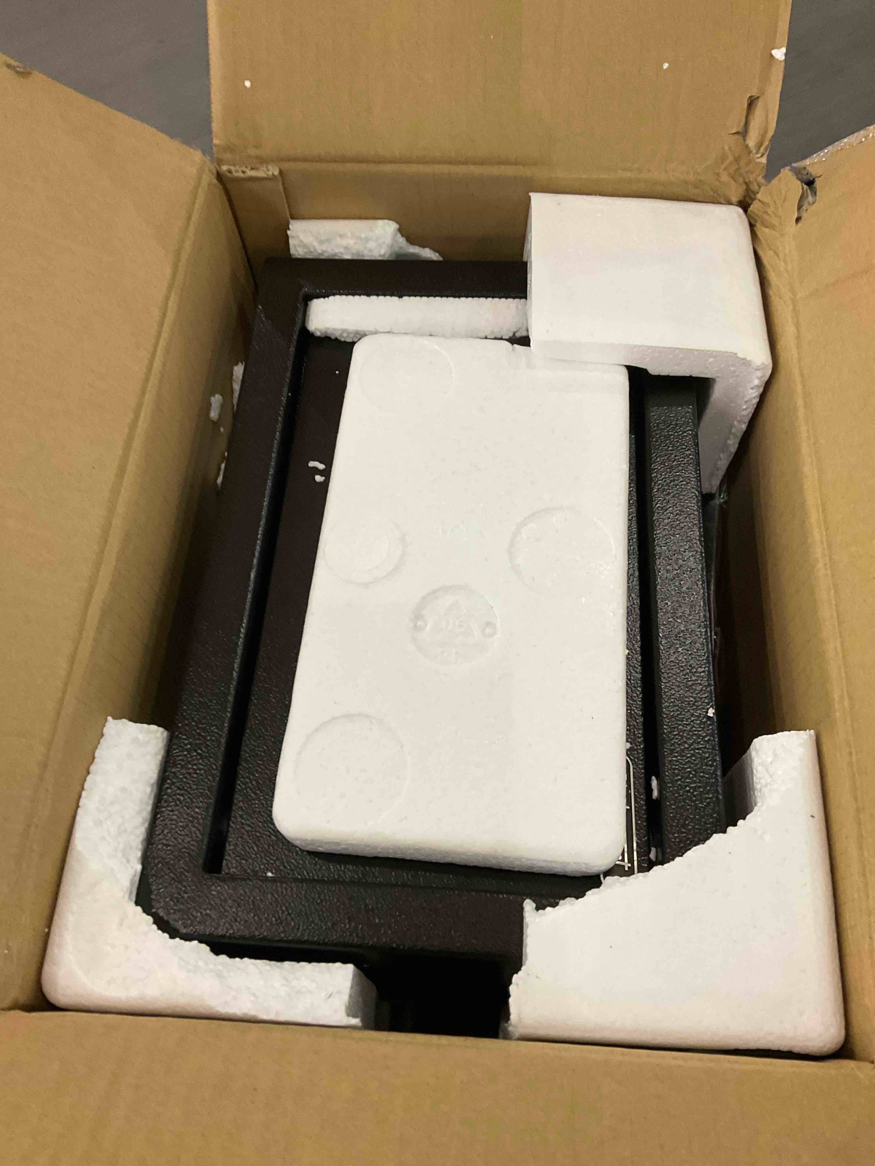 https://s3.amazonaws.com/lotting-images-prod/BargainHunt/EXS01331897_1715355162651.jpeg