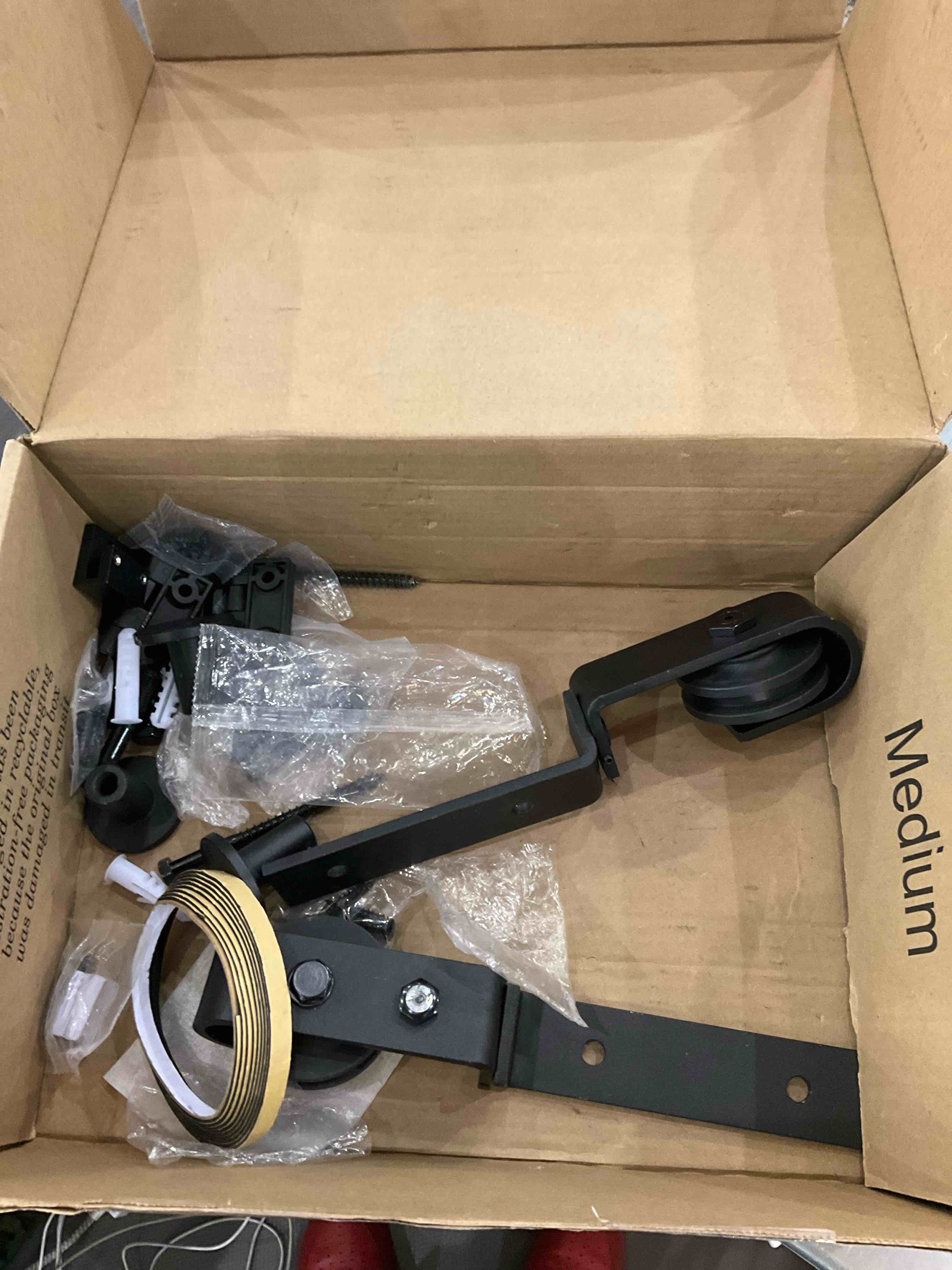 https://s3.amazonaws.com/lotting-images-prod/BargainHunt/EXS01331962_1715775166366.jpeg