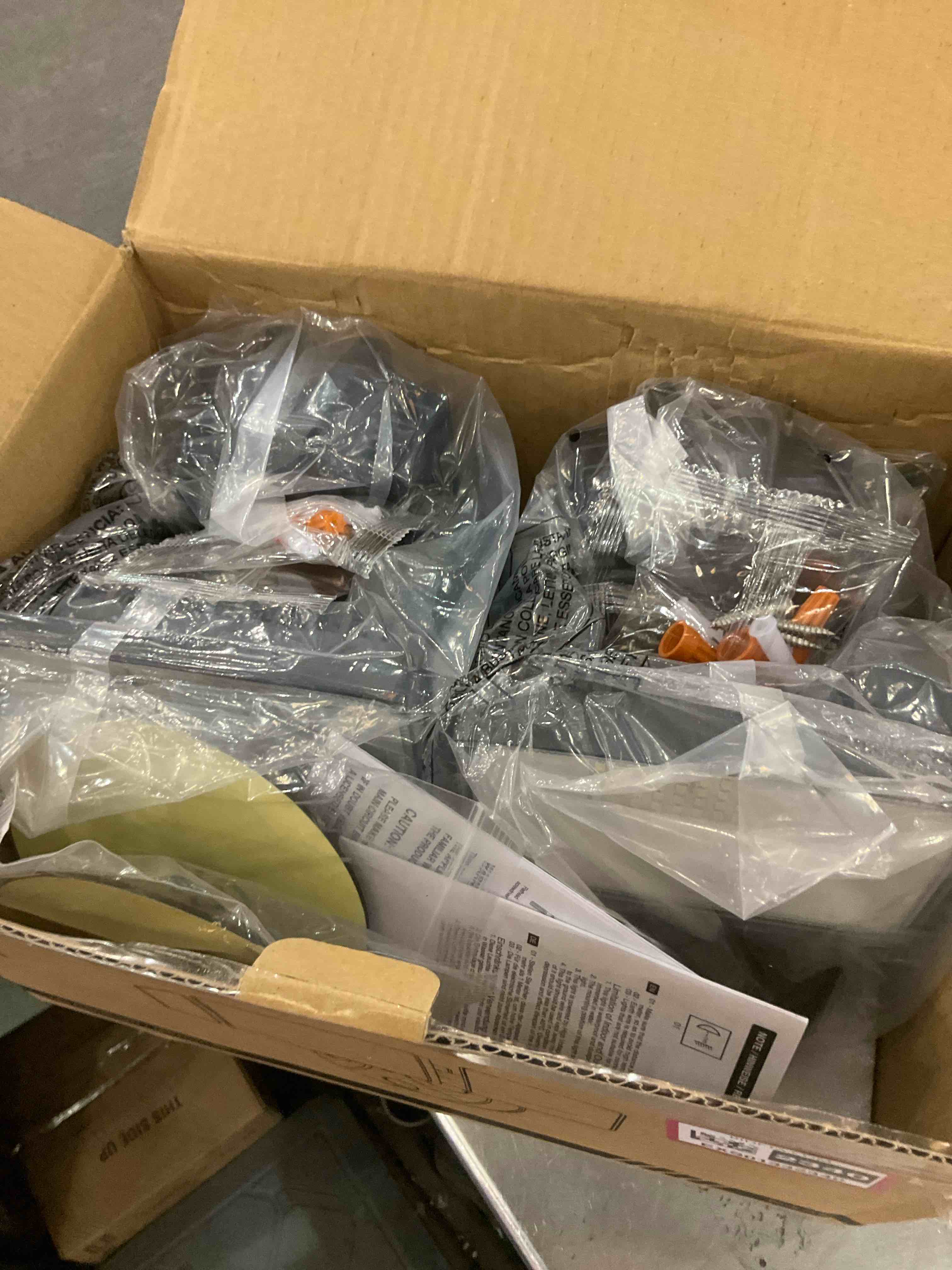 https://s3.amazonaws.com/lotting-images-prod/BargainHunt/EXS01332340_1713375371408.jpeg
