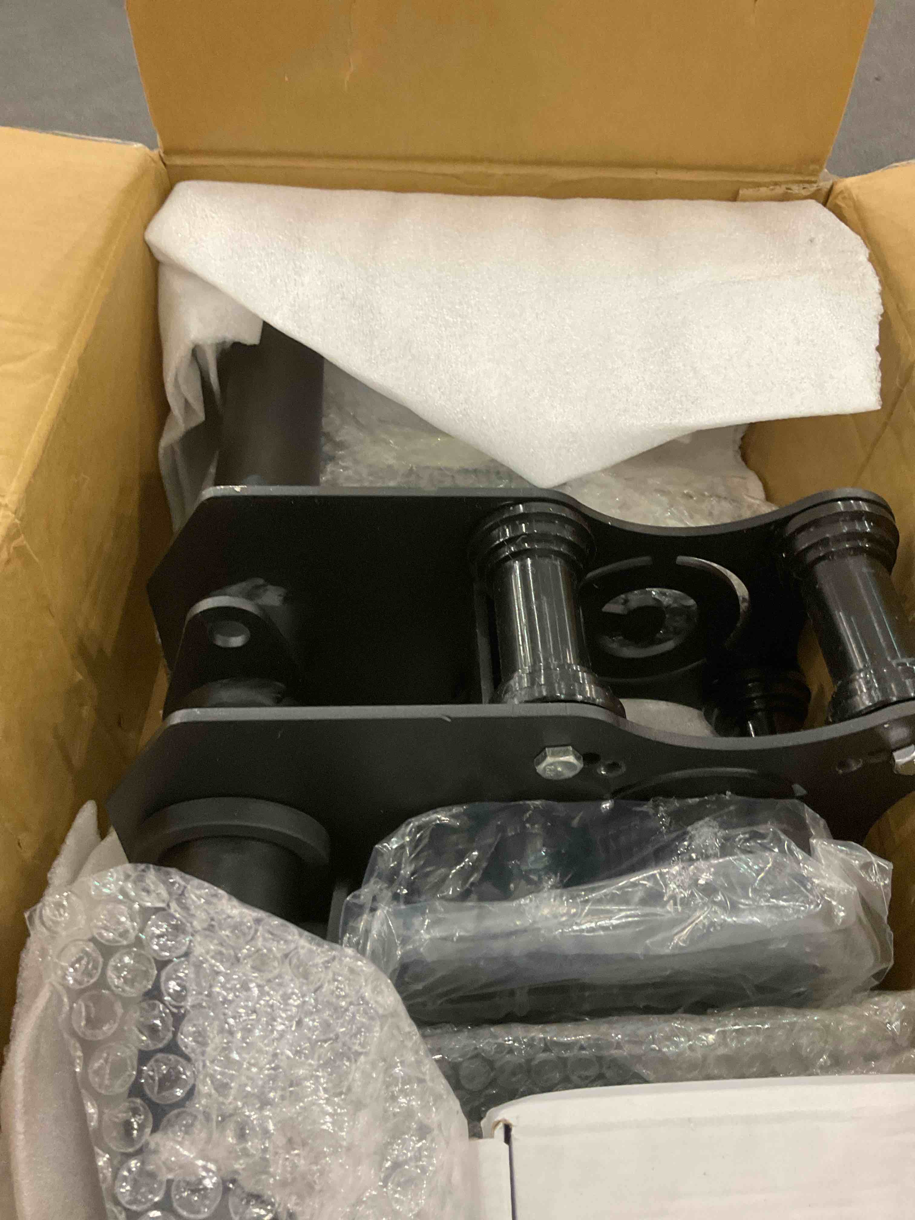 https://s3.amazonaws.com/lotting-images-prod/BargainHunt/EXS01332397_1713450264177.jpeg