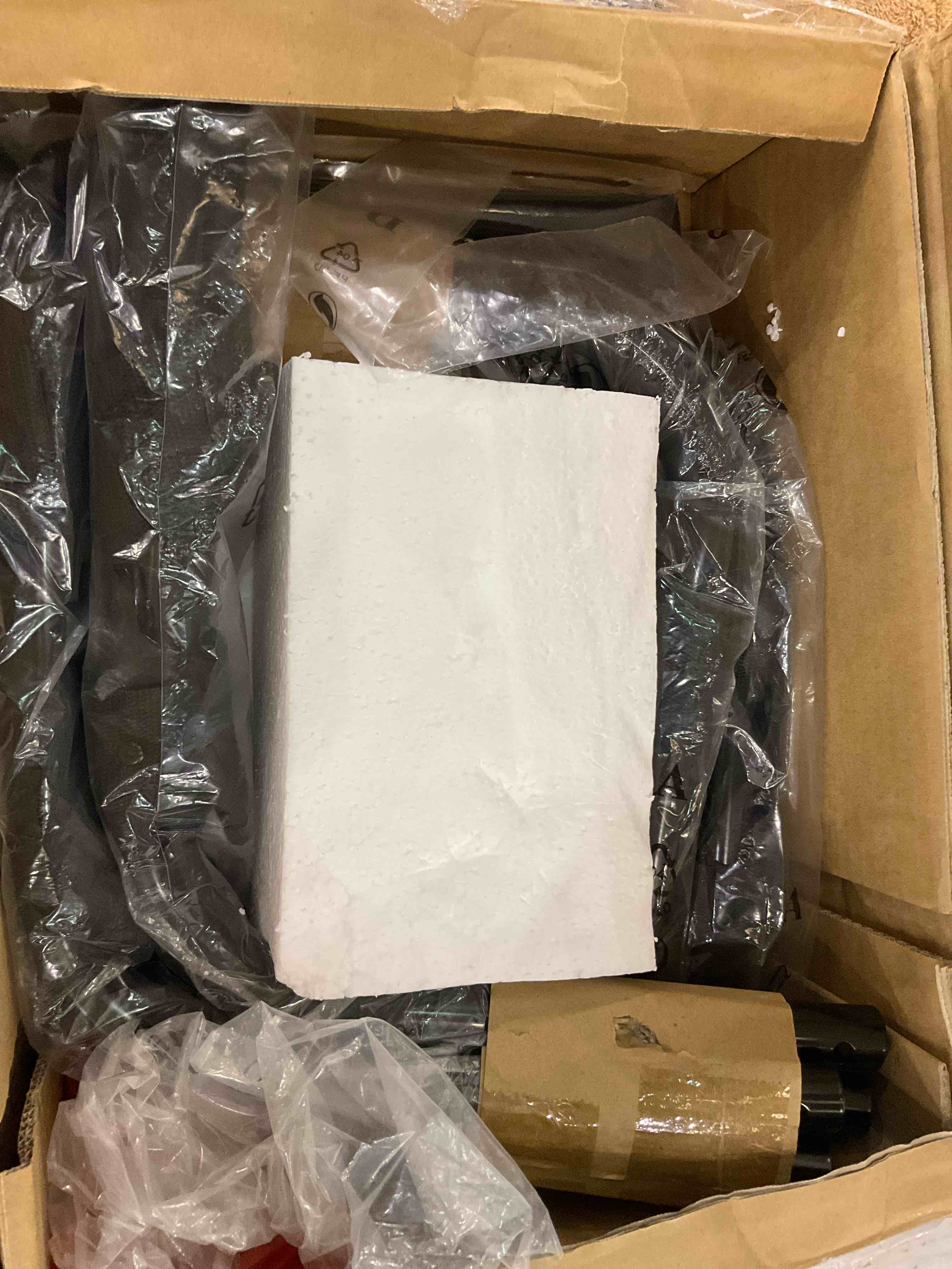 https://s3.amazonaws.com/lotting-images-prod/BargainHunt/EXS01332511_1712676437606.jpeg