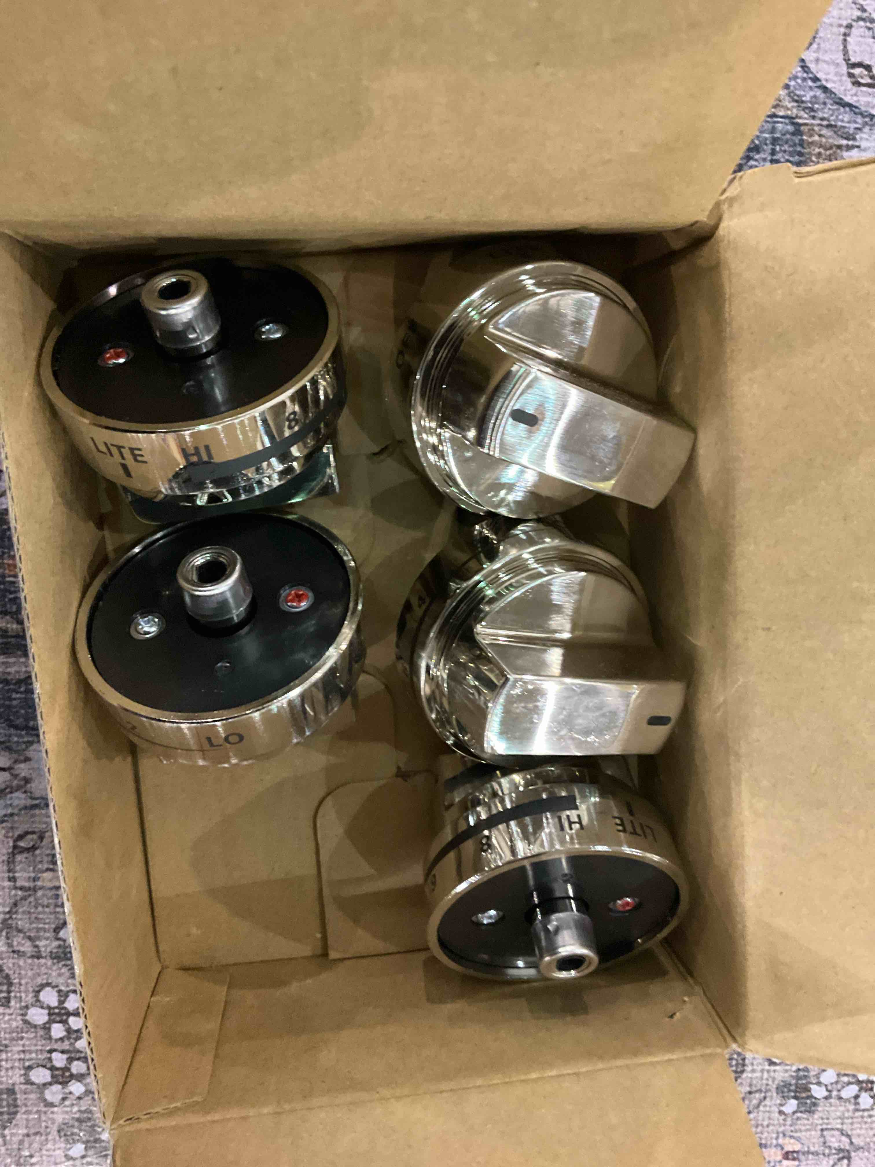 https://s3.amazonaws.com/lotting-images-prod/BargainHunt/EXS01332621_1712750827643.jpeg