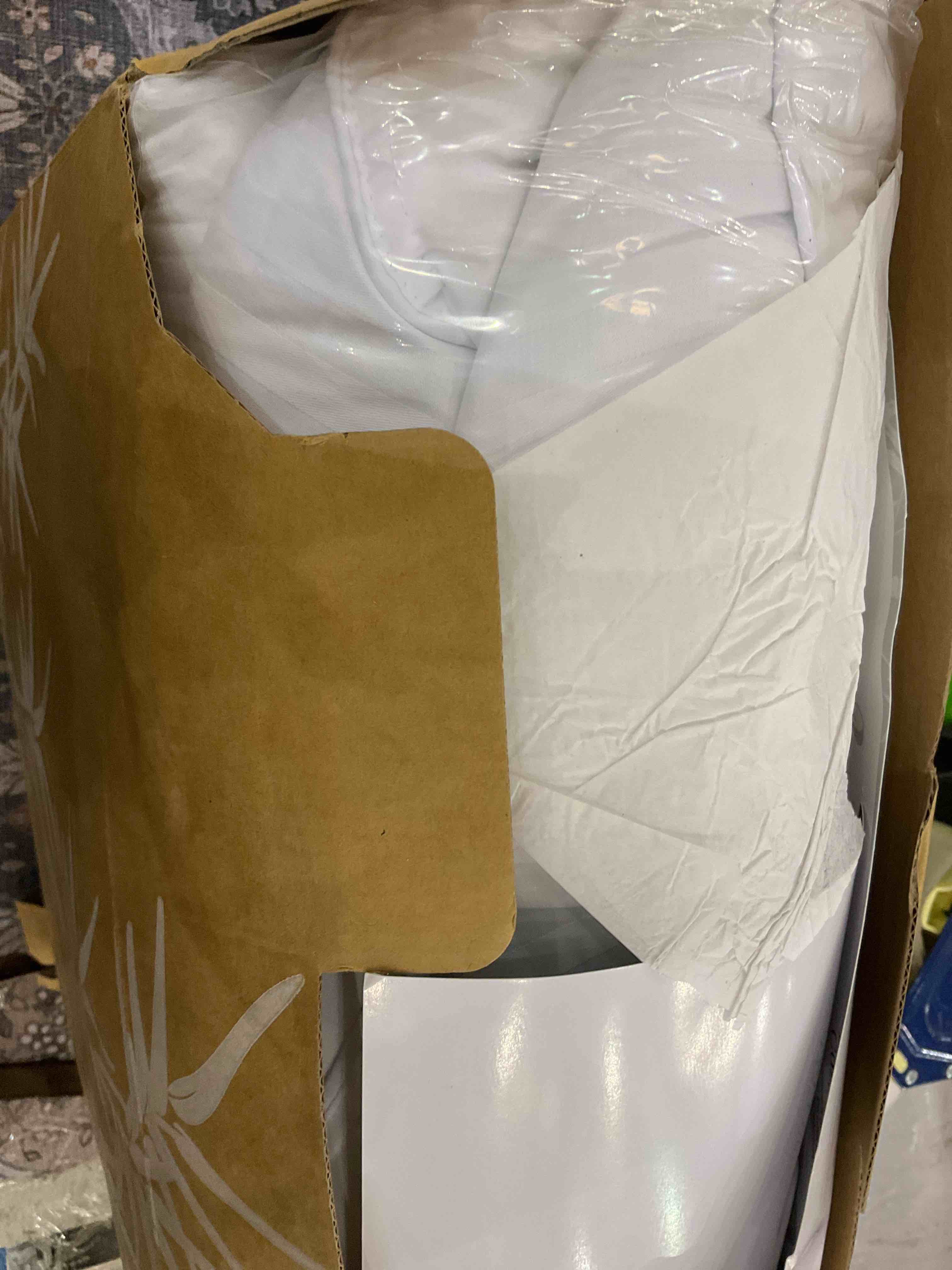 https://s3.amazonaws.com/lotting-images-prod/BargainHunt/EXS01332683_1712761263057.jpeg