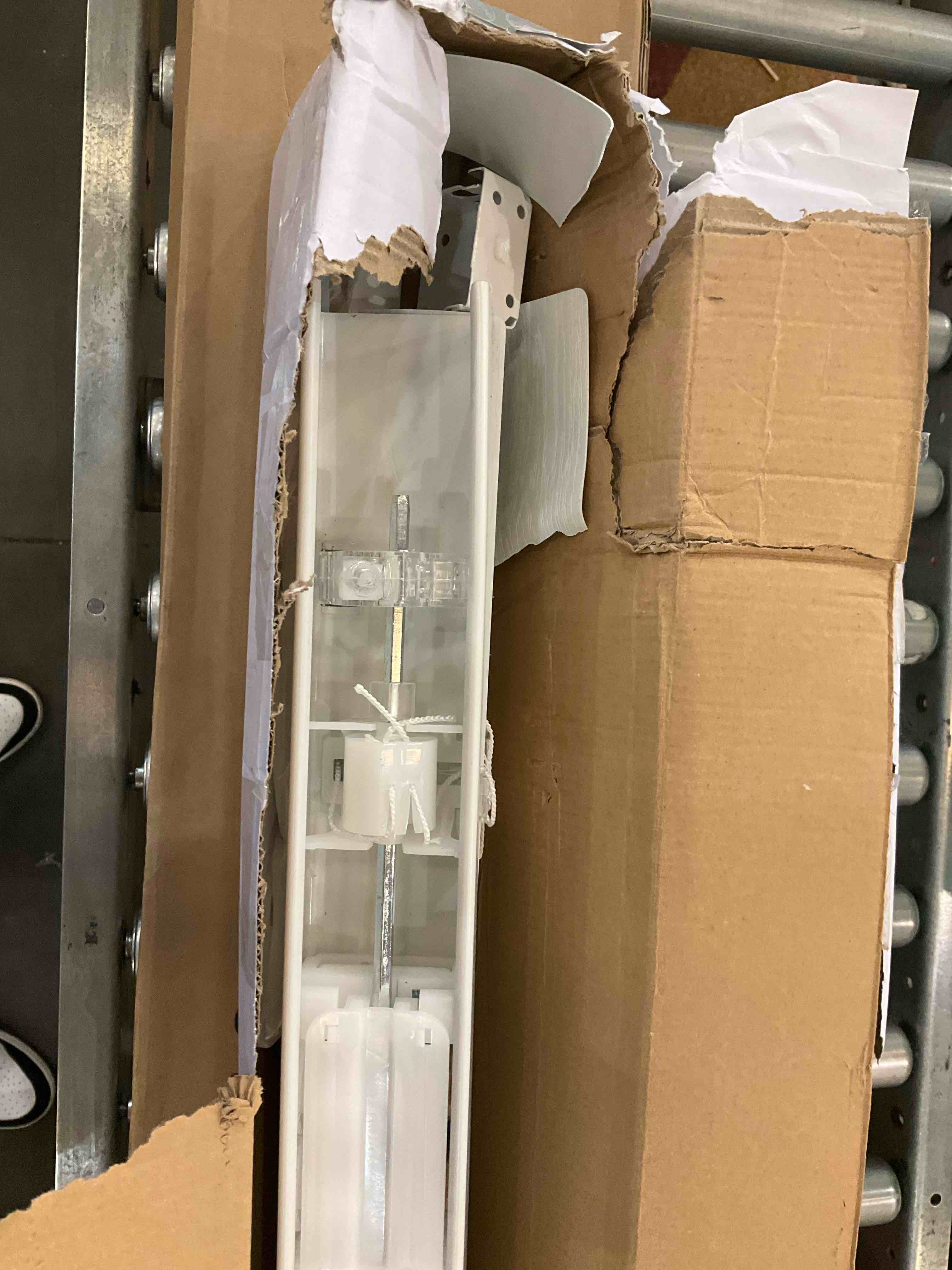 https://s3.amazonaws.com/lotting-images-prod/BargainHunt/EXS01333021_1713973550545.jpeg