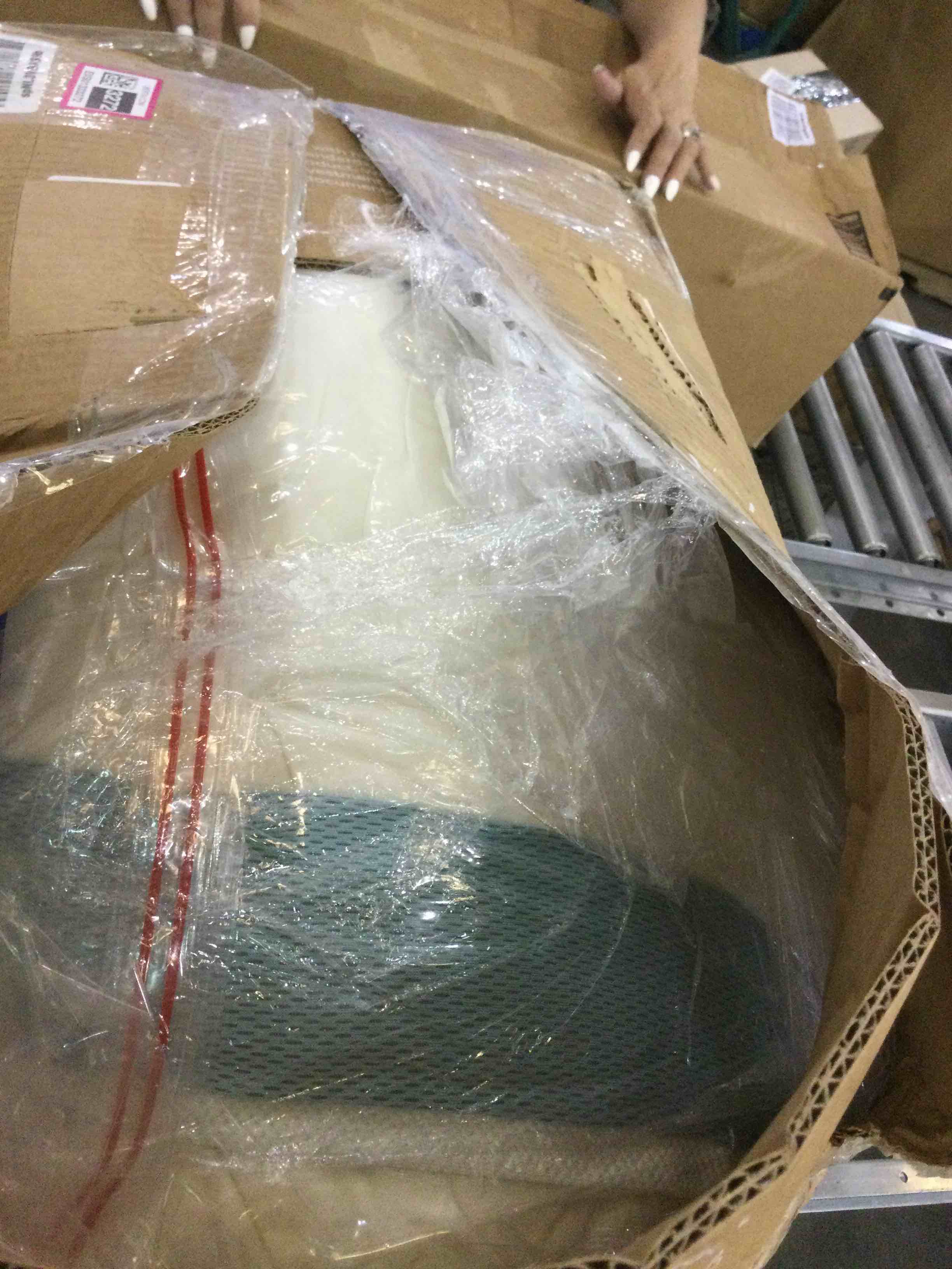 https://s3.amazonaws.com/lotting-images-prod/BargainHunt/EXS01333272_1714150269047.jpeg