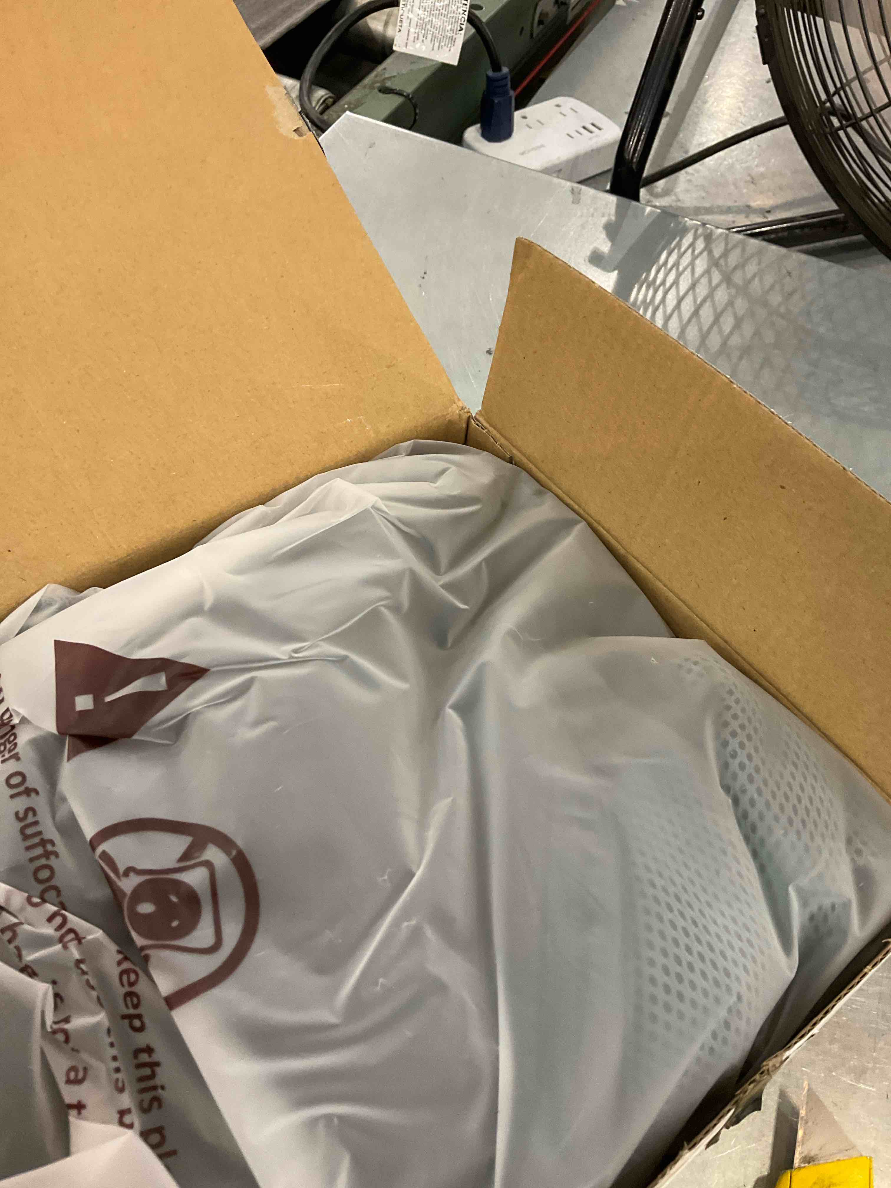 https://s3.amazonaws.com/lotting-images-prod/BargainHunt/EXS01333336_1714411109506.jpeg