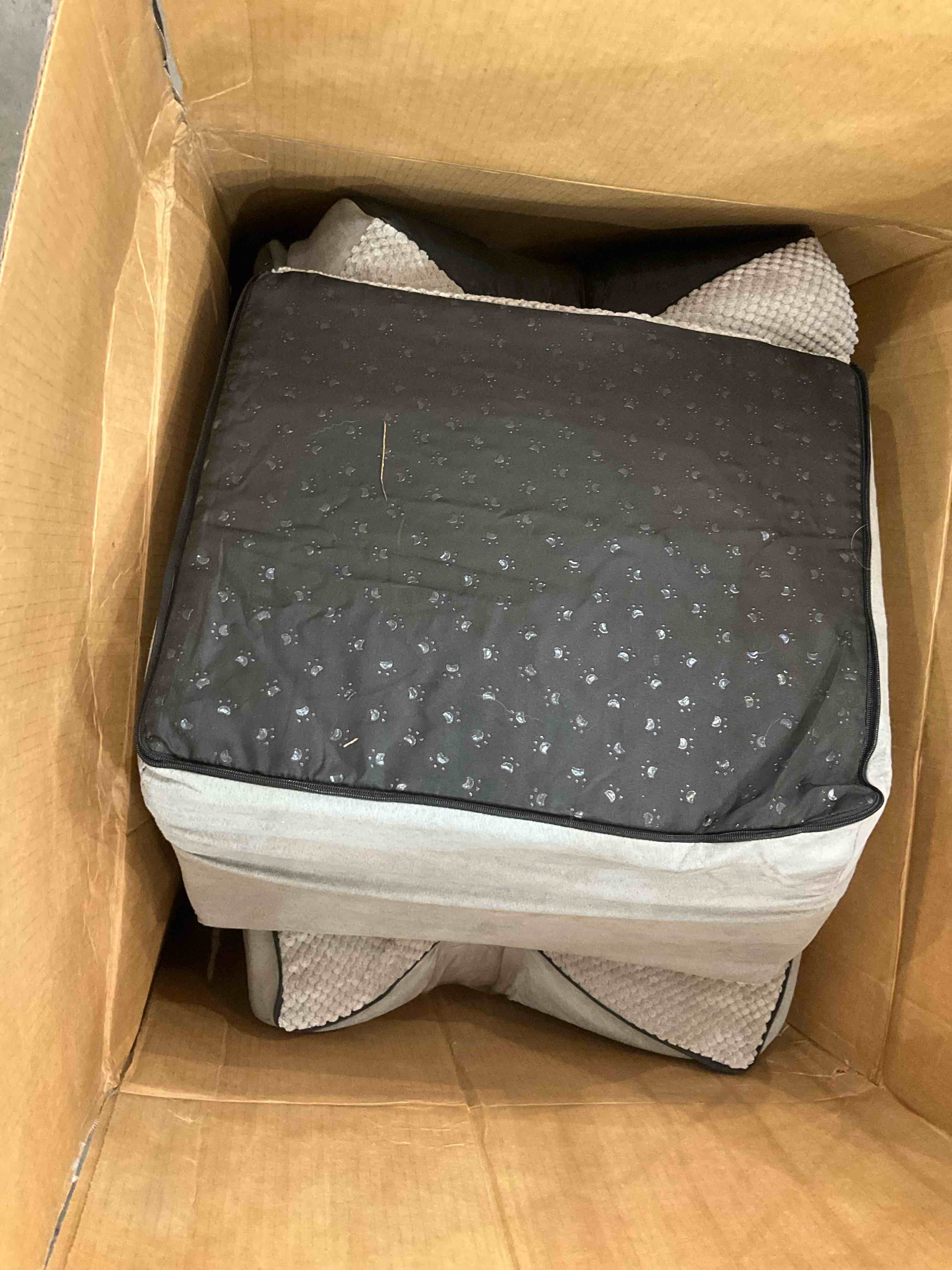 https://s3.amazonaws.com/lotting-images-prod/BargainHunt/EXS01333885_1713286364926.jpeg