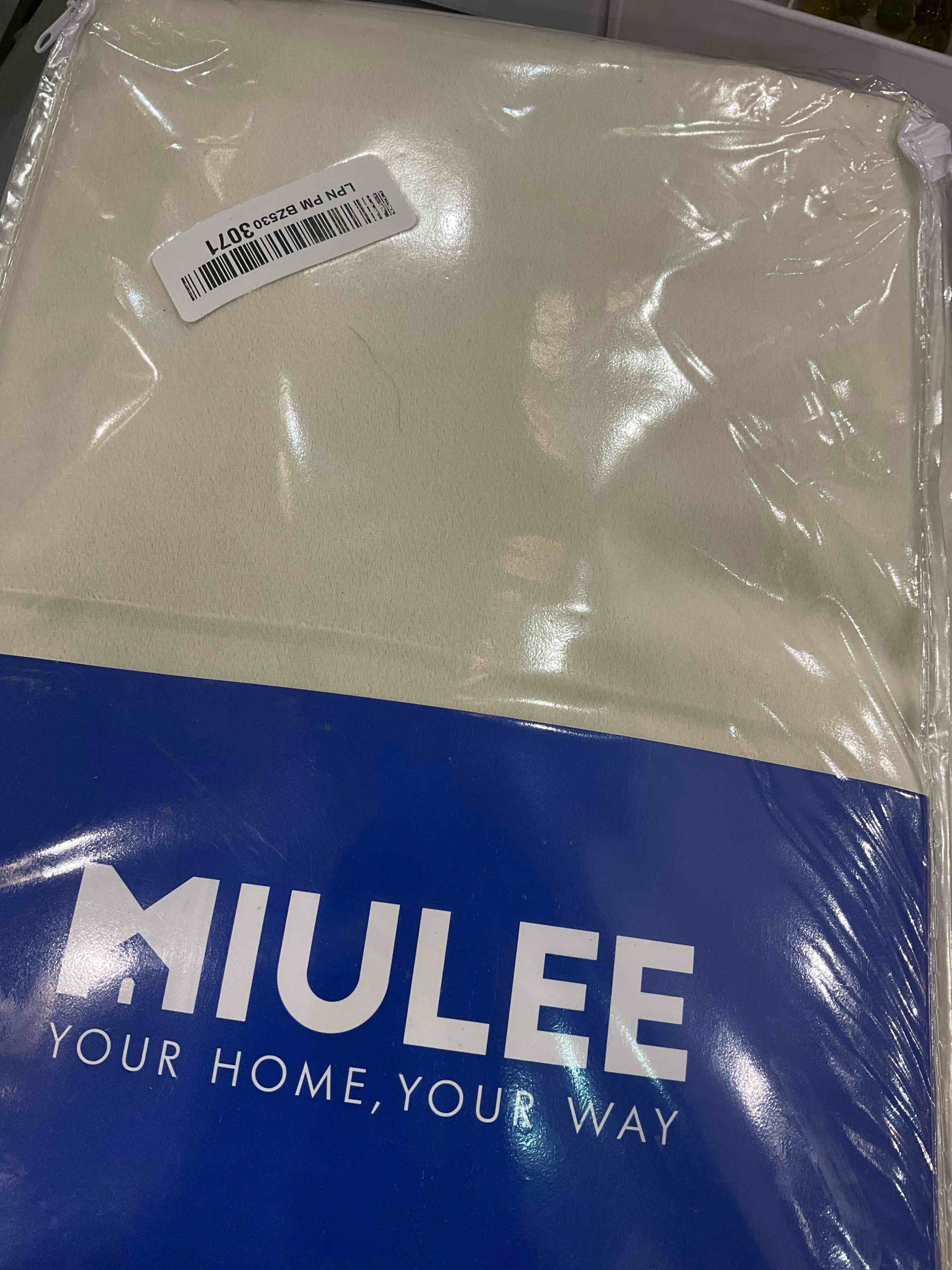https://s3.amazonaws.com/lotting-images-prod/BargainHunt/EXS01333911_1713361814175.jpeg