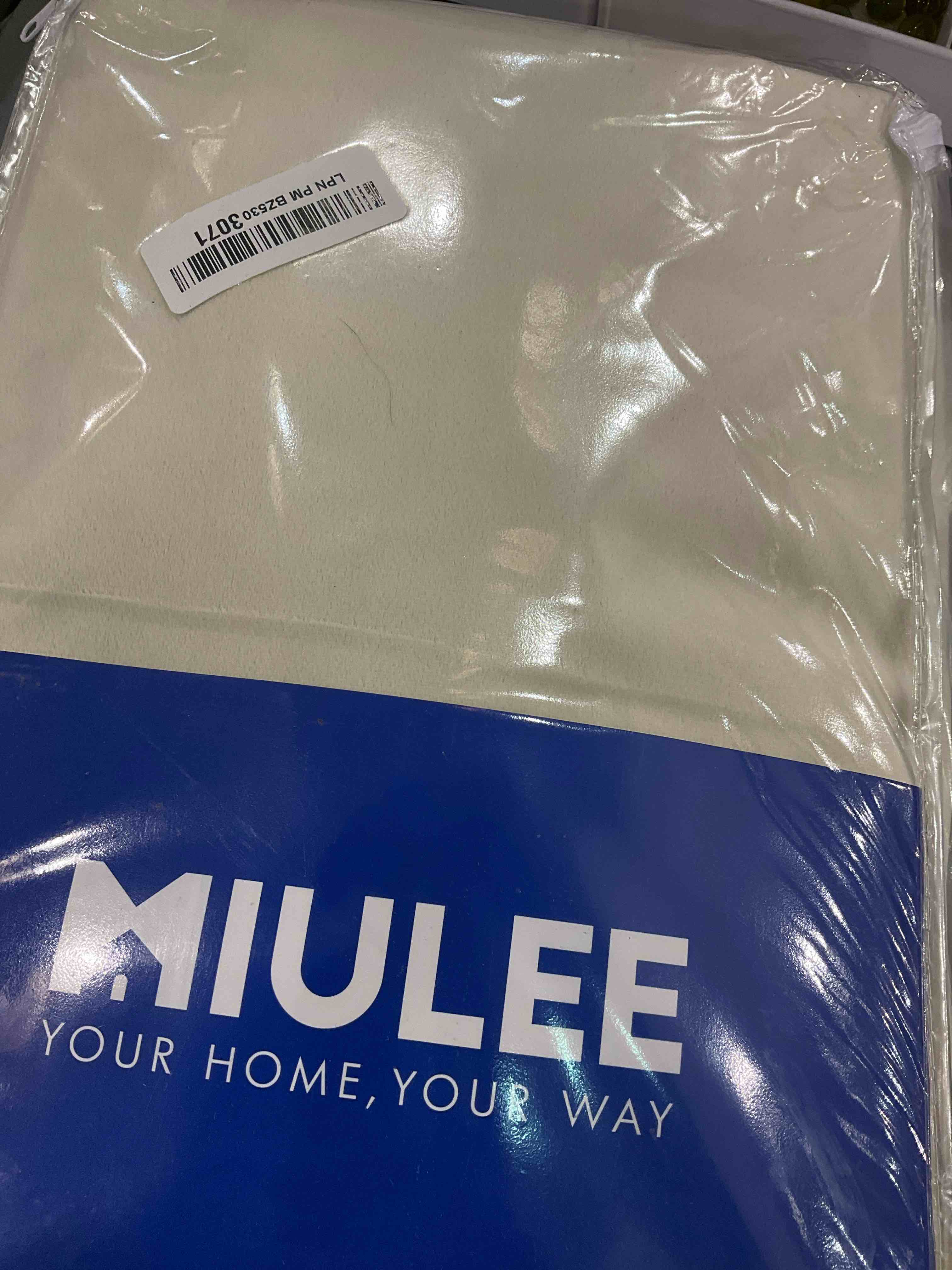 https://s3.amazonaws.com/lotting-images-prod/BargainHunt/EXS01333911_1713361815271.jpeg