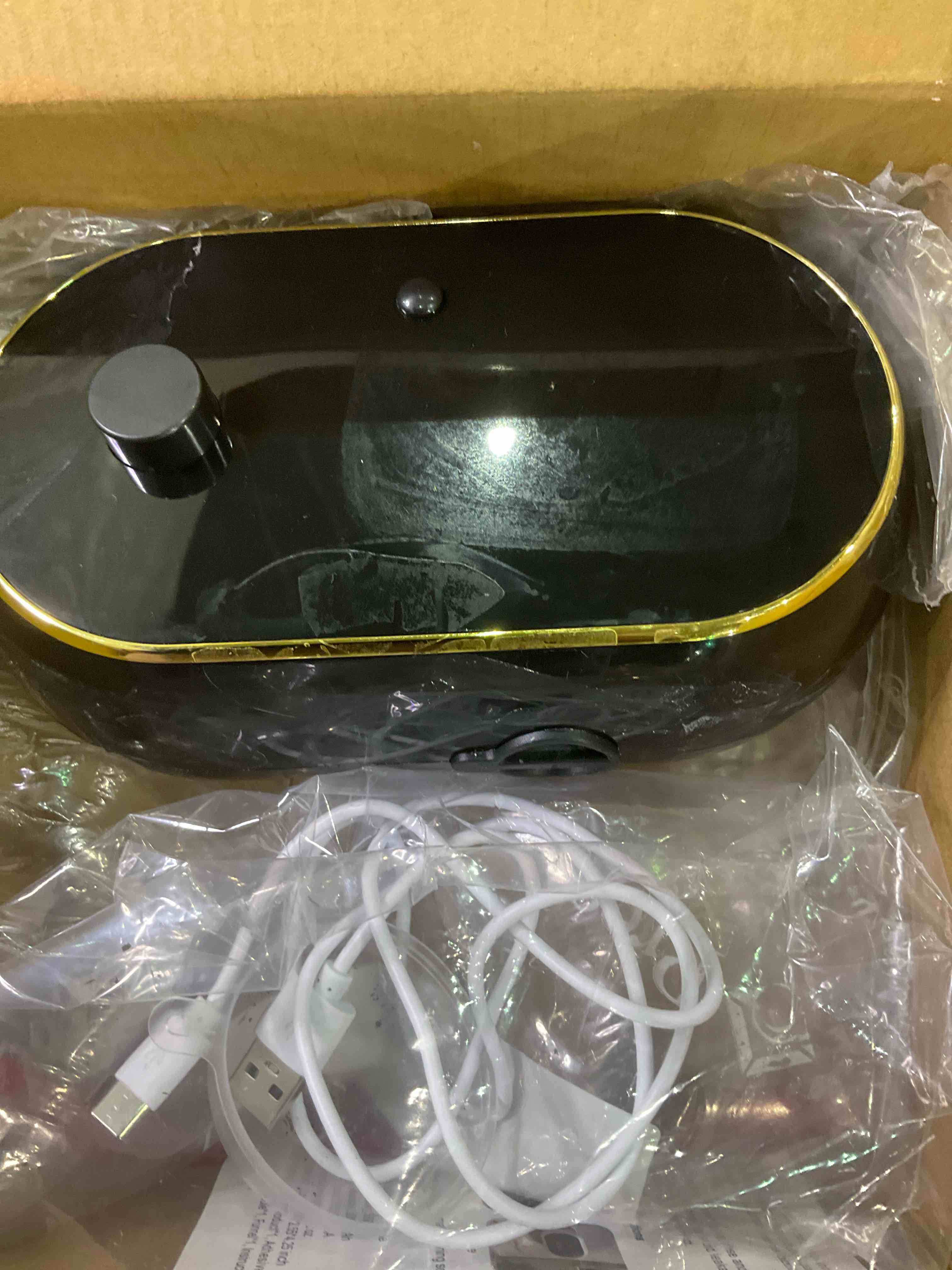 https://s3.amazonaws.com/lotting-images-prod/BargainHunt/EXS01334049_1712748016456.jpeg