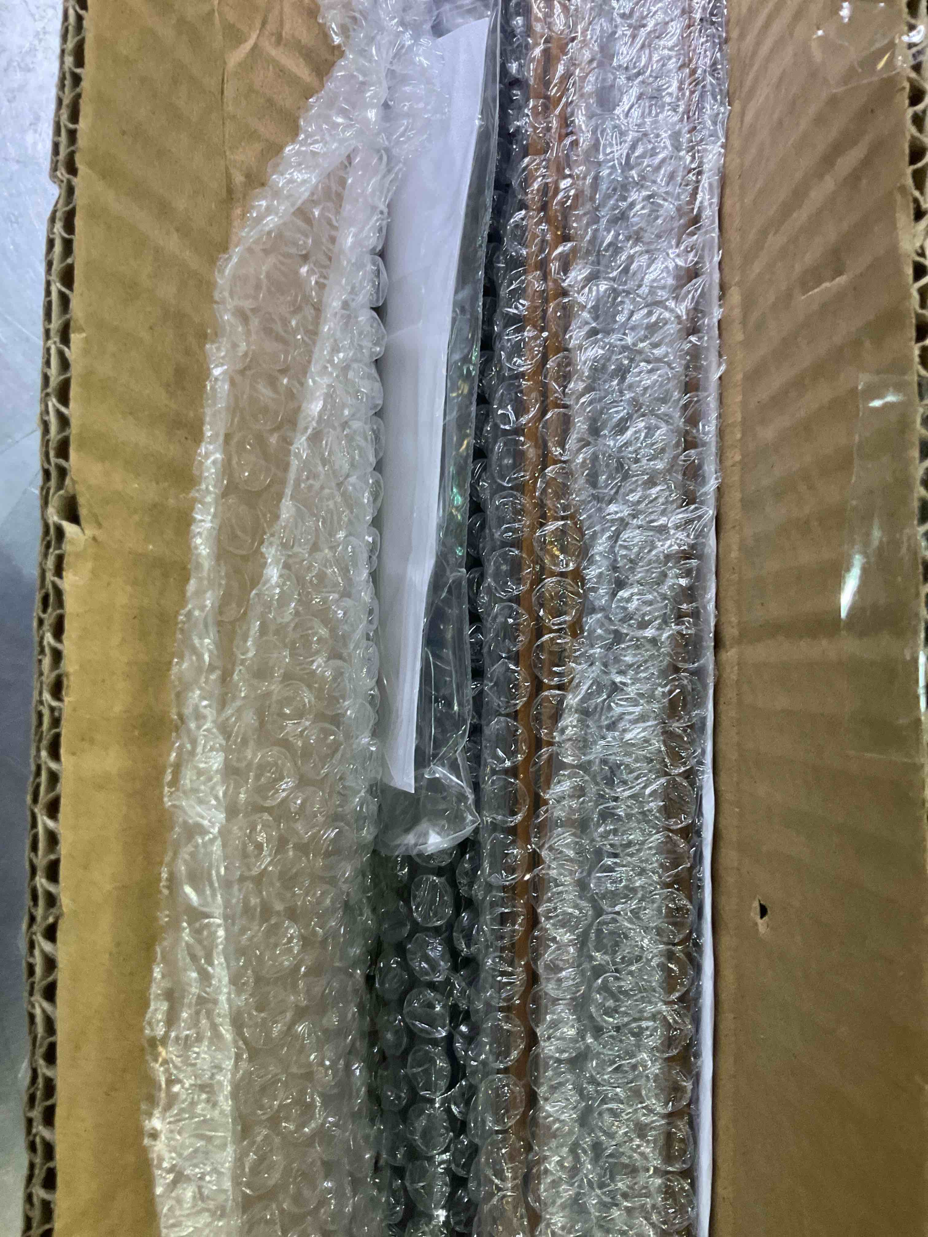https://s3.amazonaws.com/lotting-images-prod/BargainHunt/EXS01334110_1712761555326.jpeg