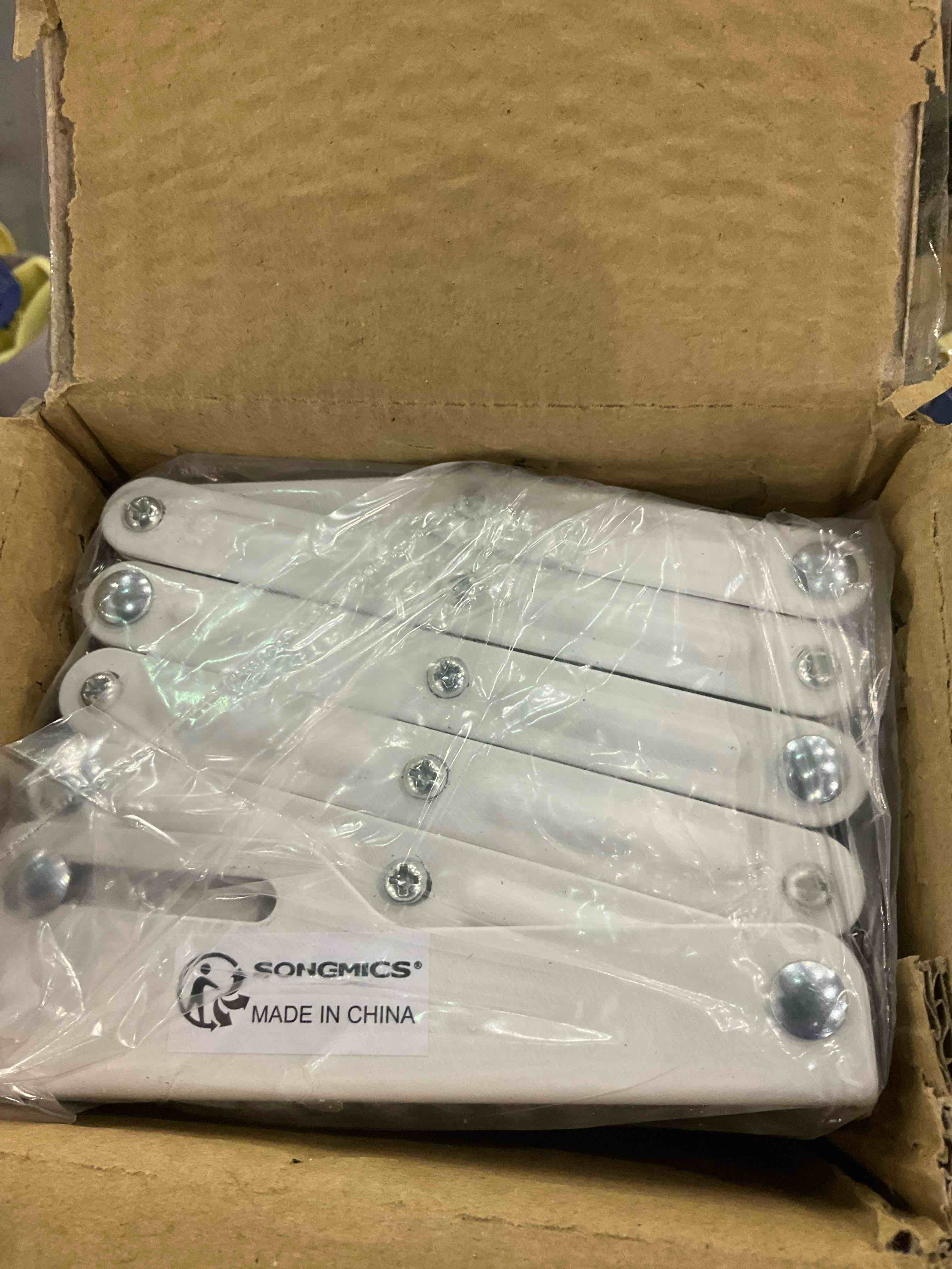 https://s3.amazonaws.com/lotting-images-prod/BargainHunt/EXS01334164_1712835936475.jpeg