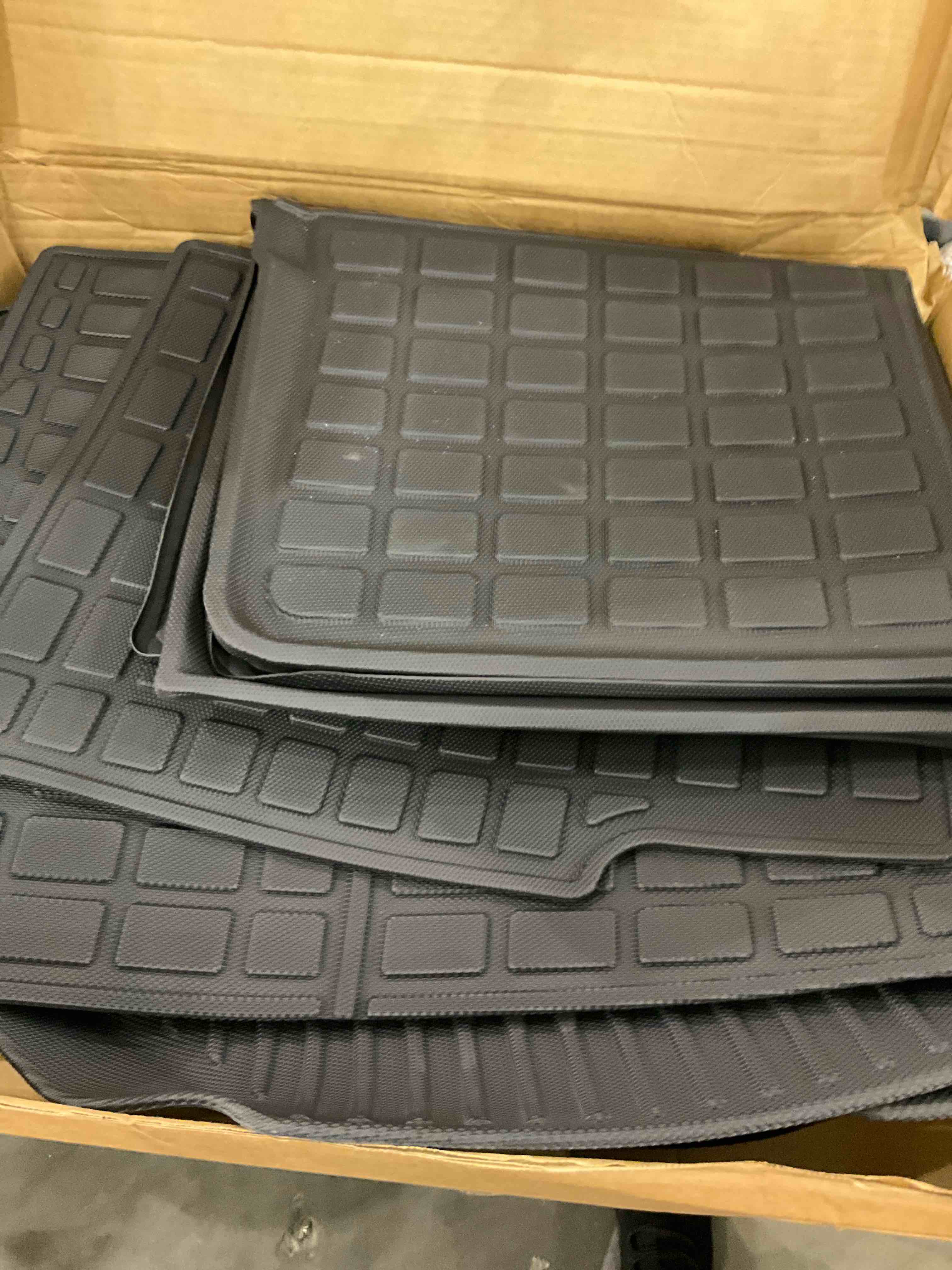 https://s3.amazonaws.com/lotting-images-prod/BargainHunt/EXS01334301_1713275681025.jpeg