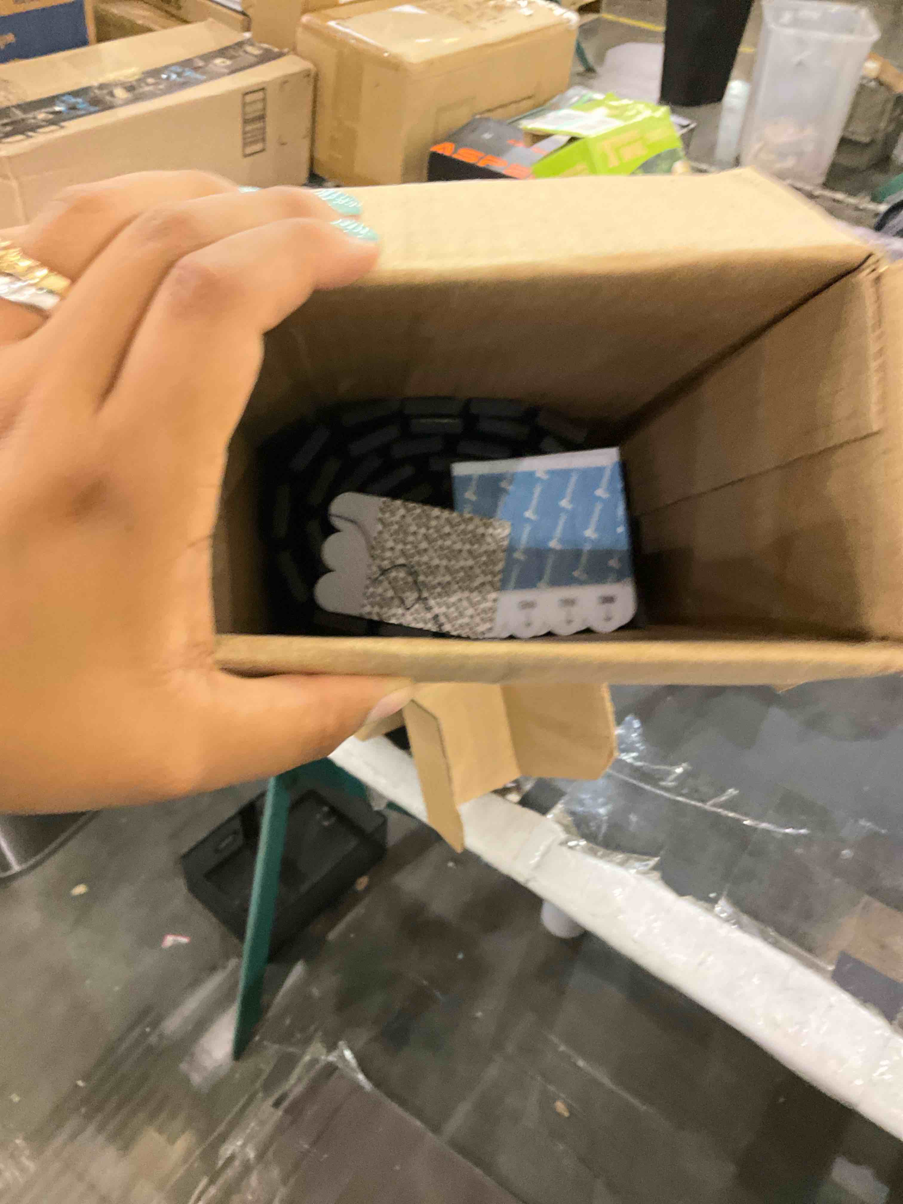 https://s3.amazonaws.com/lotting-images-prod/BargainHunt/EXS01334802_1713547183383.jpeg