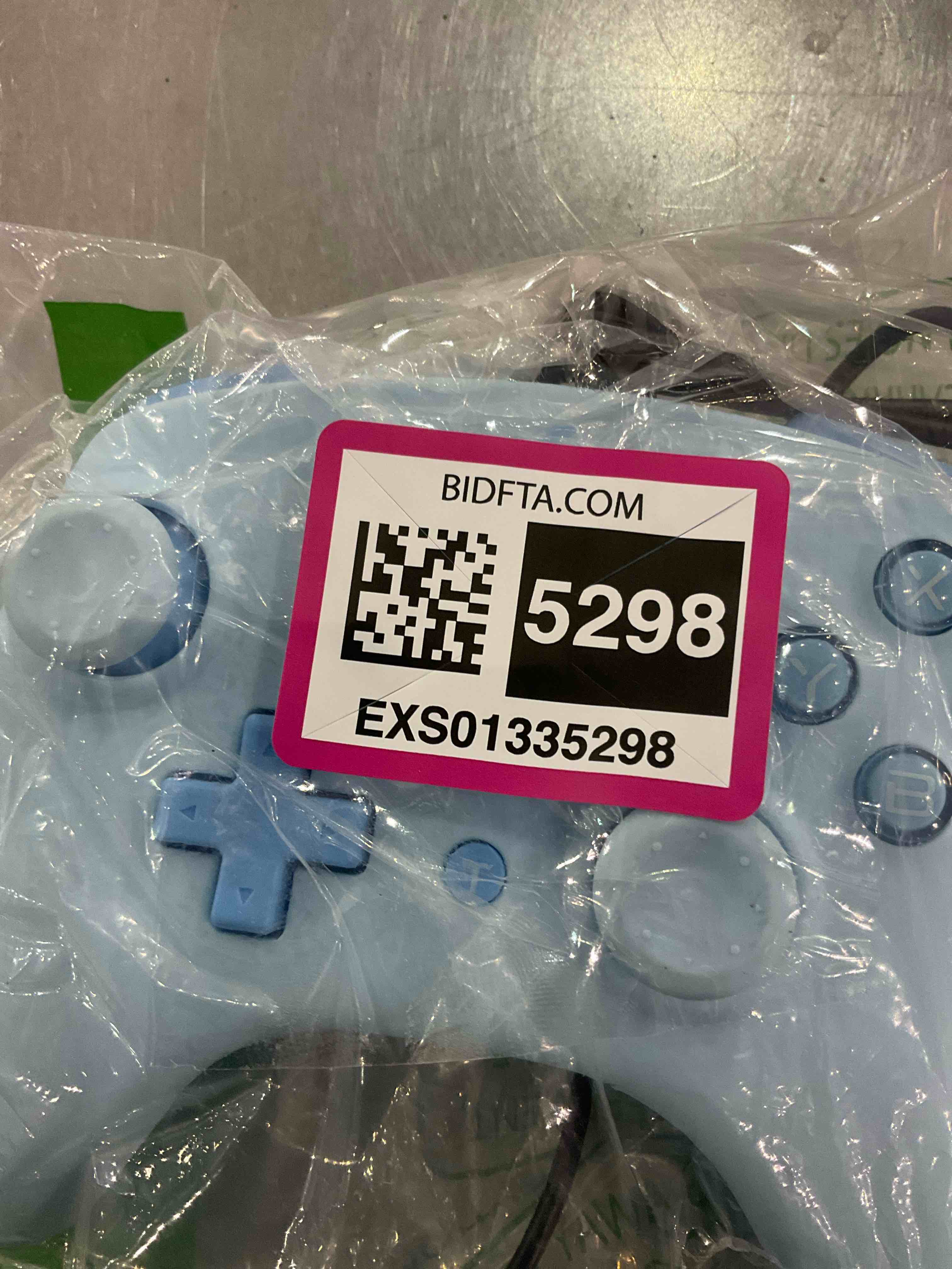 https://s3.amazonaws.com/lotting-images-prod/BargainHunt/EXS01335298_1713269598656.jpeg
