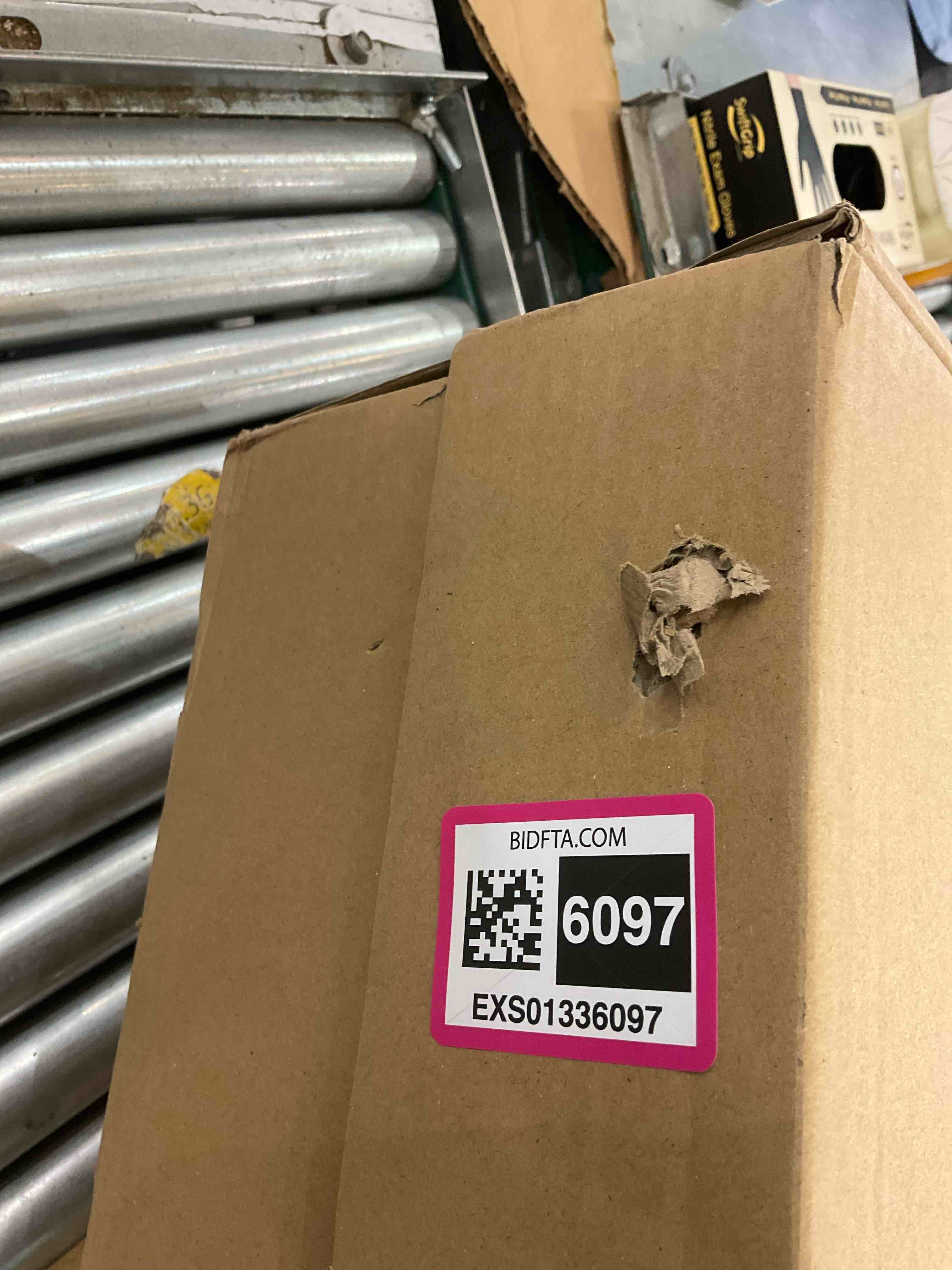 https://s3.amazonaws.com/lotting-images-prod/BargainHunt/EXS01336097_1713280491901.jpeg