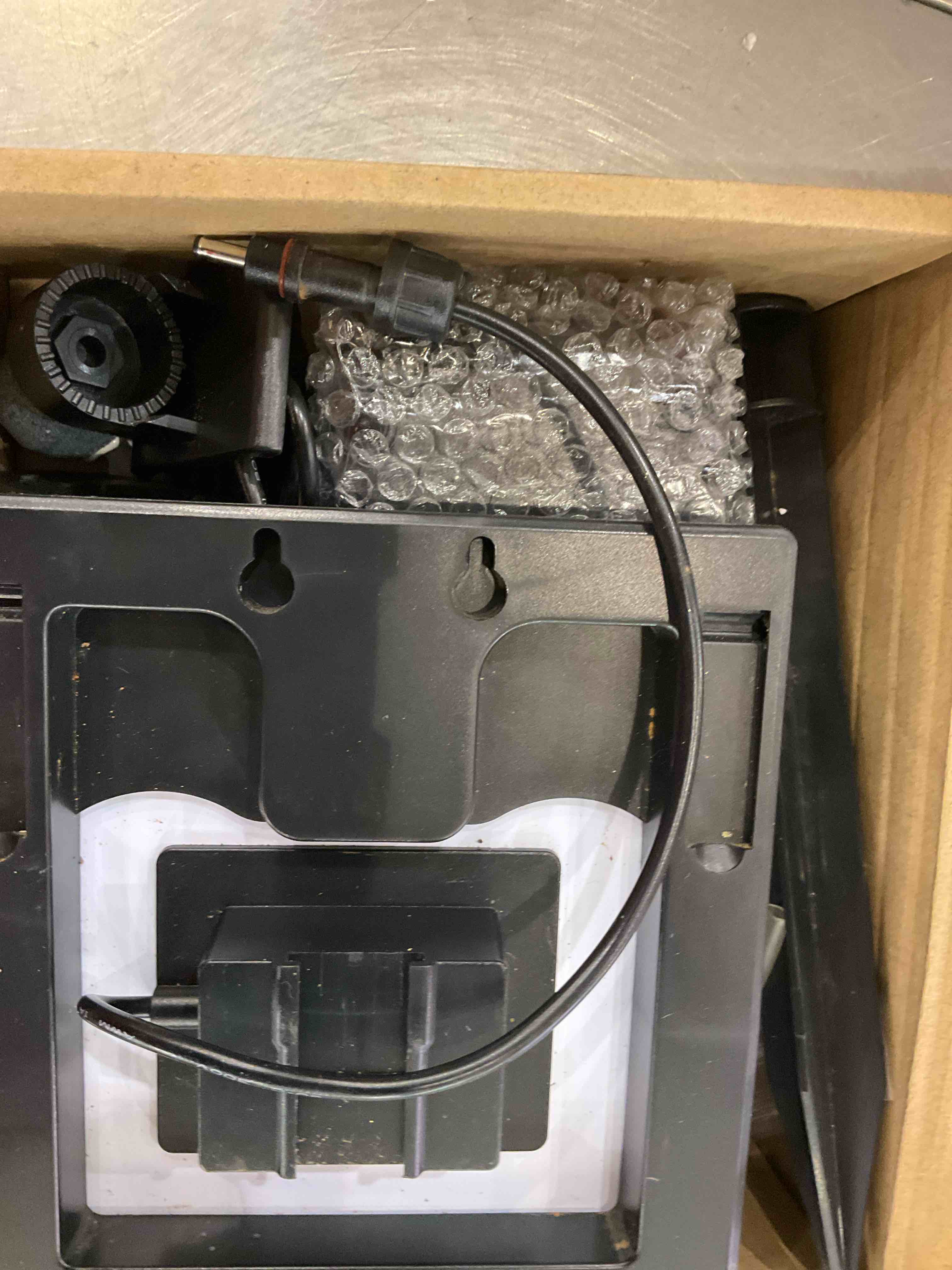 https://s3.amazonaws.com/lotting-images-prod/BargainHunt/EXS01336590_1712342572866.jpeg