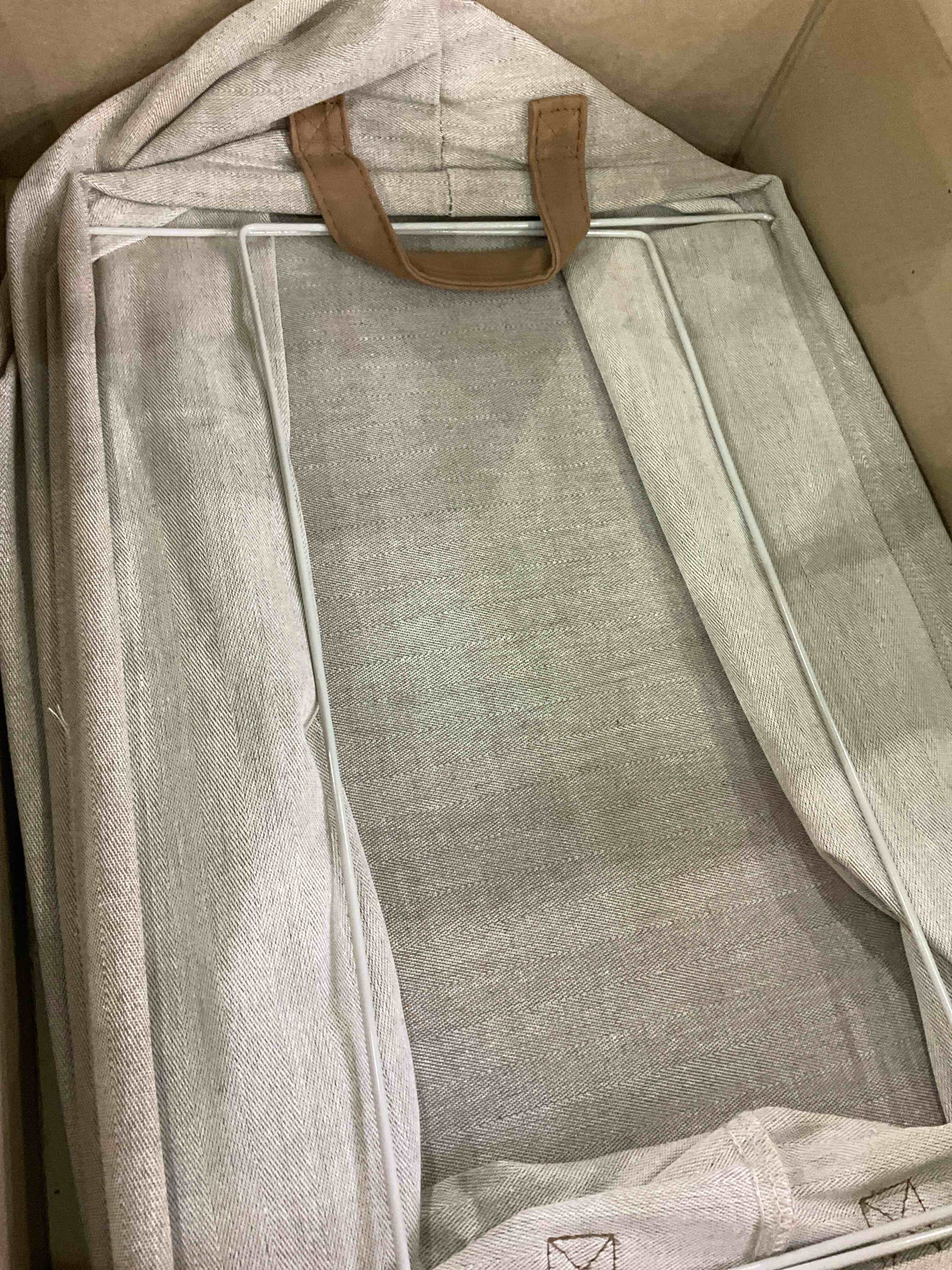 https://s3.amazonaws.com/lotting-images-prod/BargainHunt/EXS01336693_1712669567890.jpeg