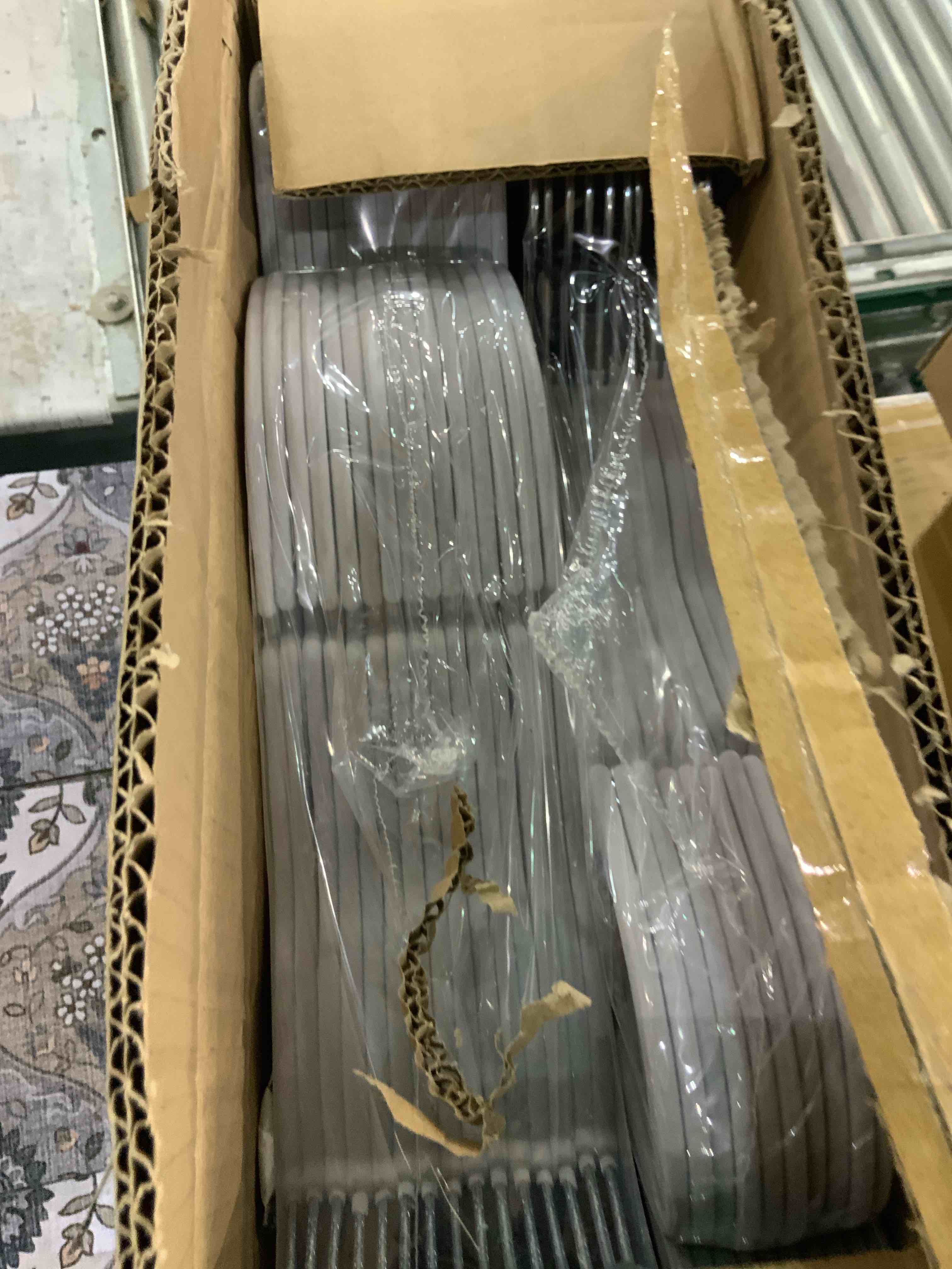 https://s3.amazonaws.com/lotting-images-prod/BargainHunt/EXS01337310_1712670200307.jpeg