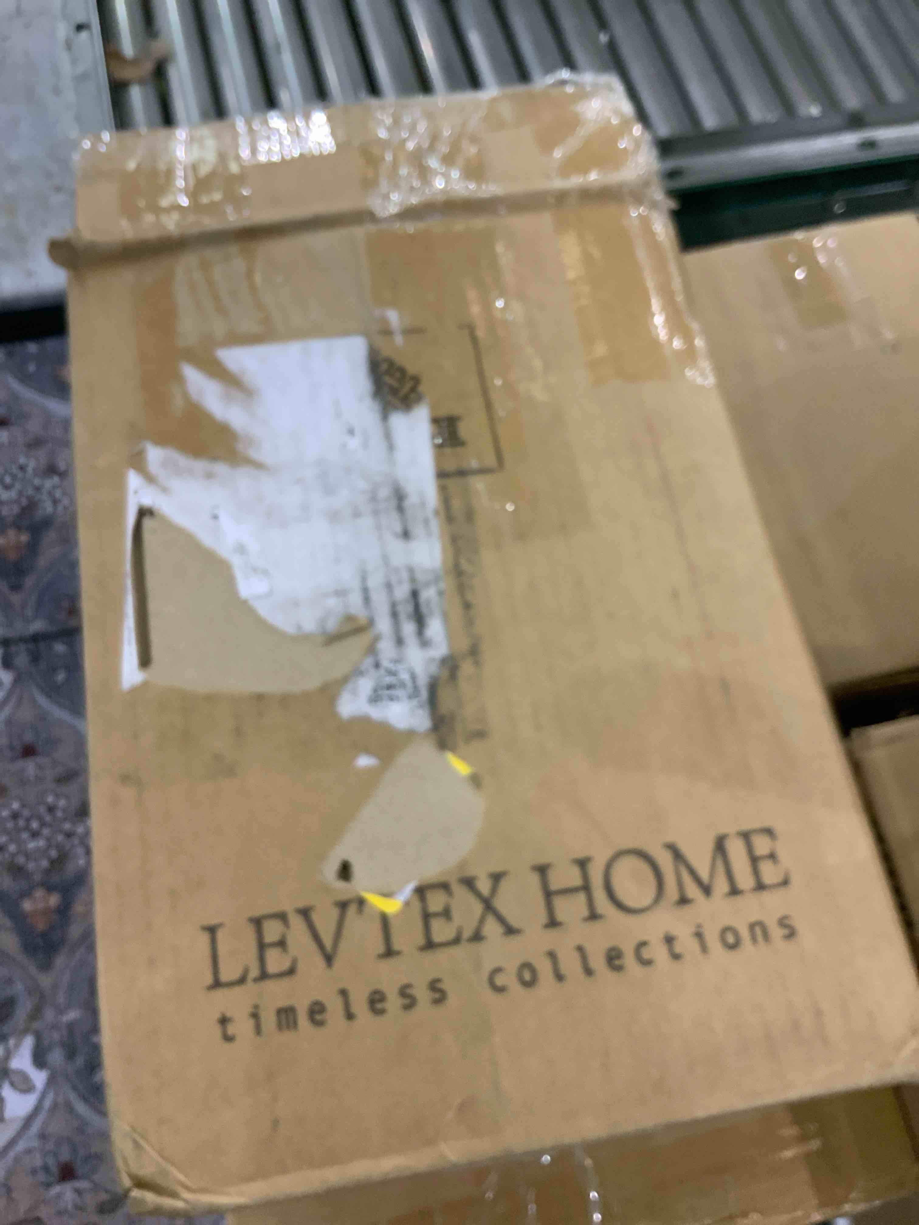 https://s3.amazonaws.com/lotting-images-prod/BargainHunt/EXS01337402_1712682862807.jpeg