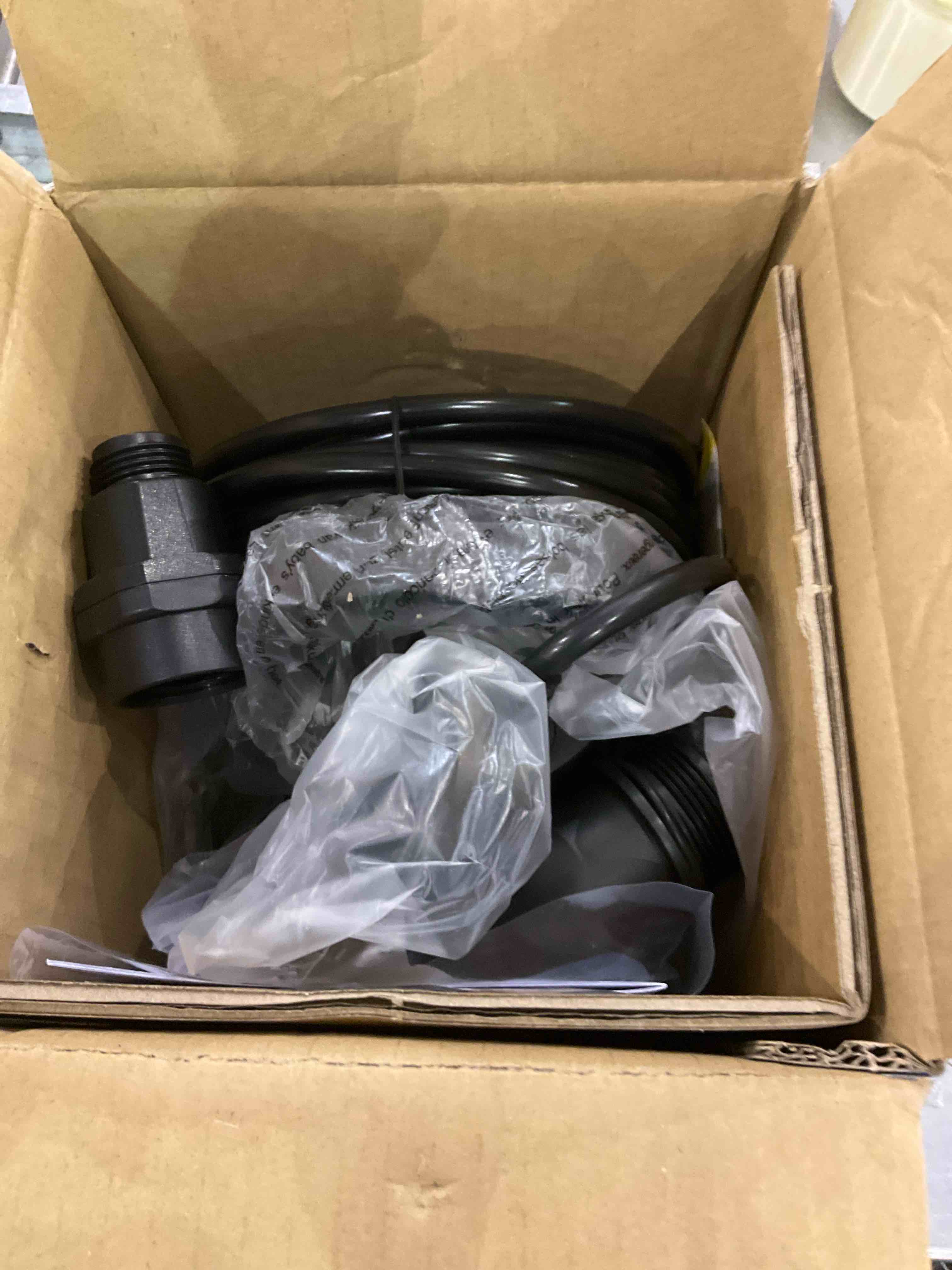 https://s3.amazonaws.com/lotting-images-prod/BargainHunt/EXS01337507_1712666736194.jpeg