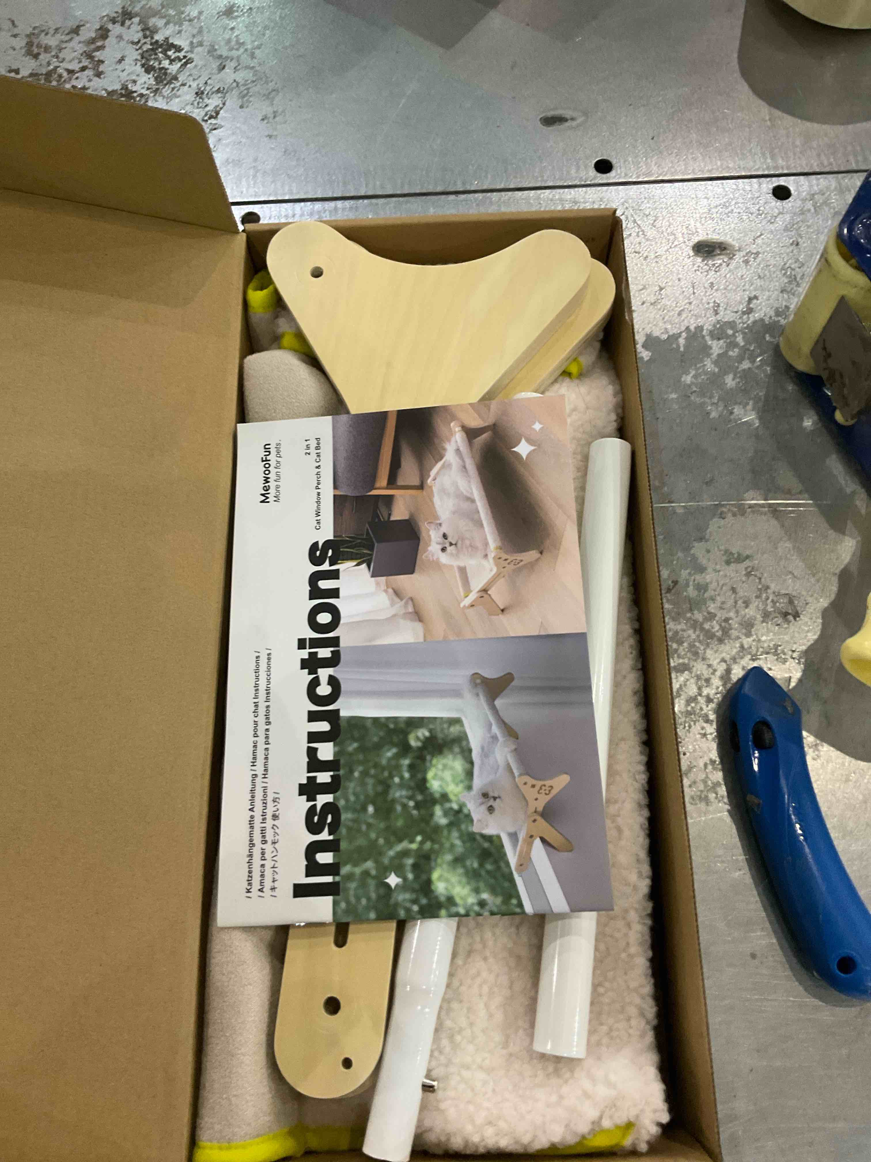 https://s3.amazonaws.com/lotting-images-prod/BargainHunt/EXS01337509_1712666956285.jpeg