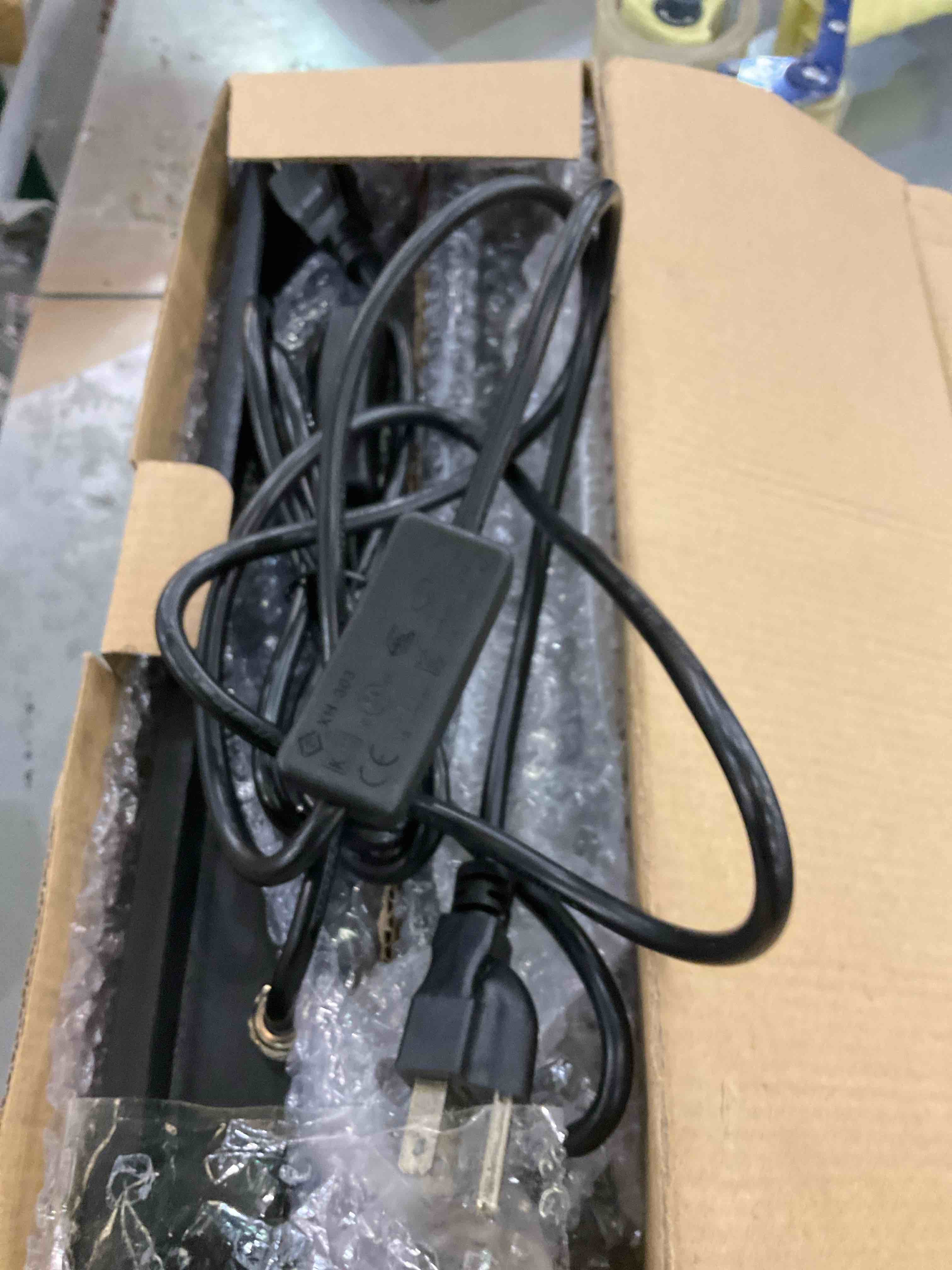 https://s3.amazonaws.com/lotting-images-prod/BargainHunt/EXS01337628_1712687146610.jpeg
