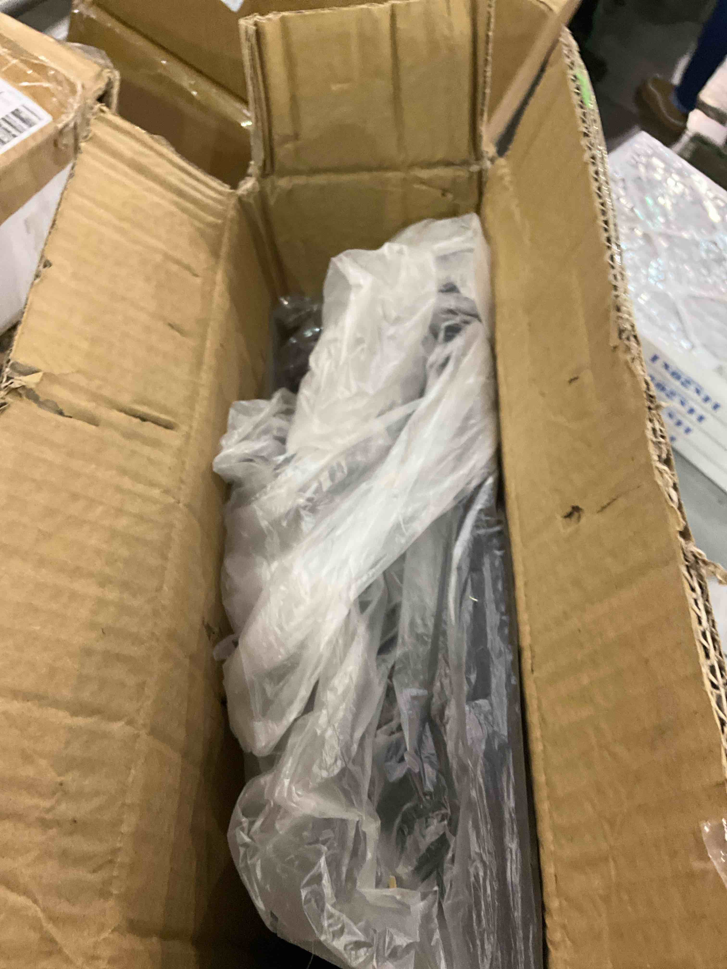 https://s3.amazonaws.com/lotting-images-prod/BargainHunt/EXS01337660_1712748668230.jpeg