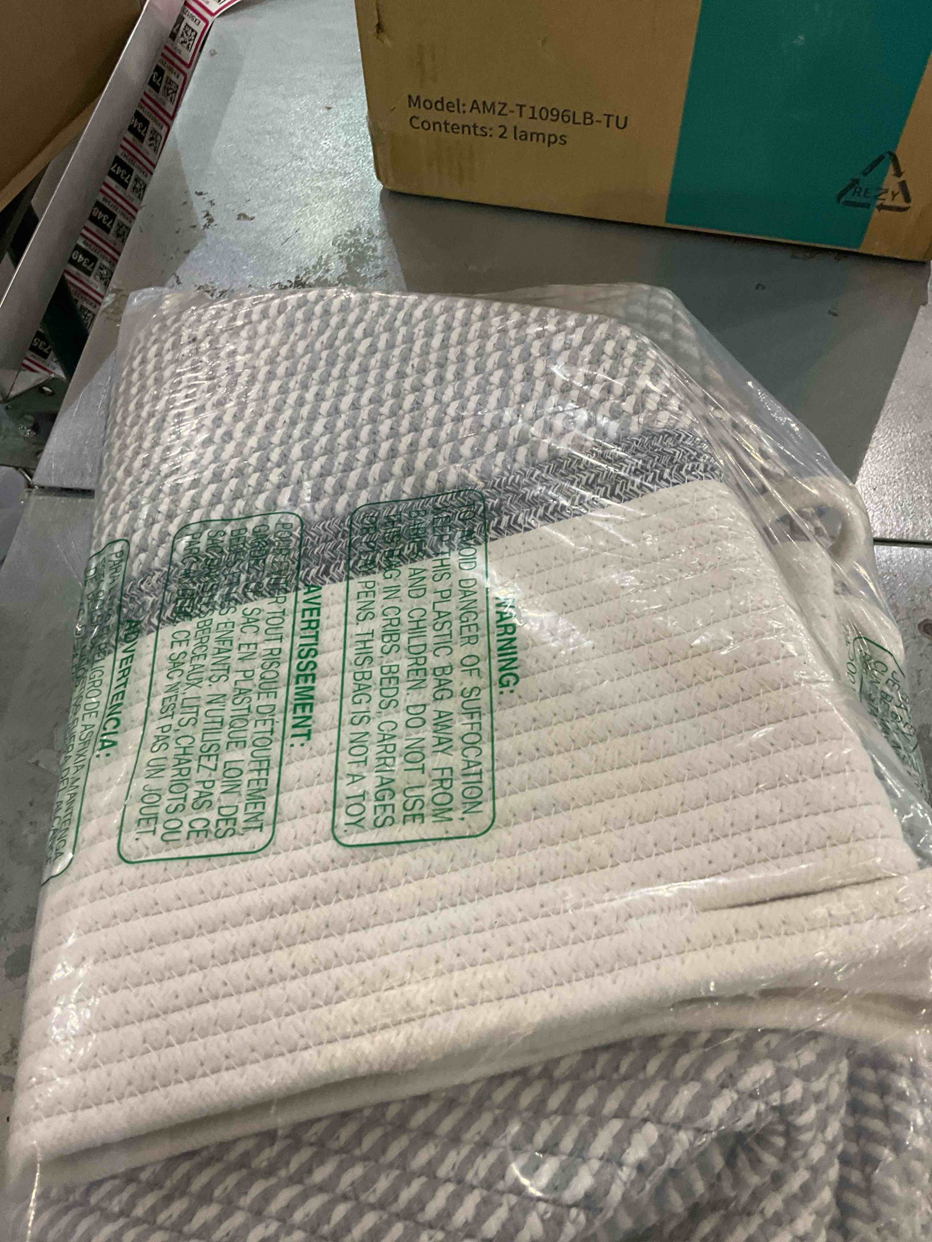 https://s3.amazonaws.com/lotting-images-prod/BargainHunt/EXS01337691_1712755502146.jpeg