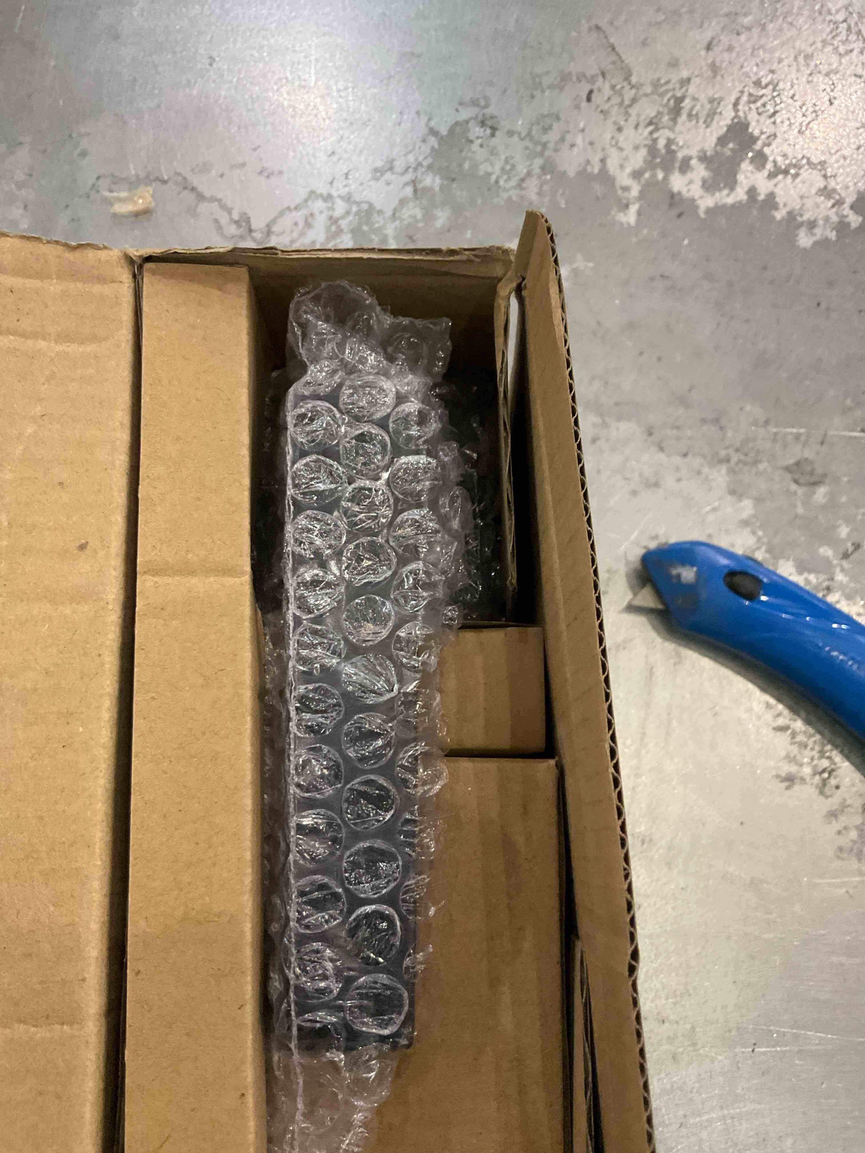 https://s3.amazonaws.com/lotting-images-prod/BargainHunt/EXS01337726_1712769835161.jpeg