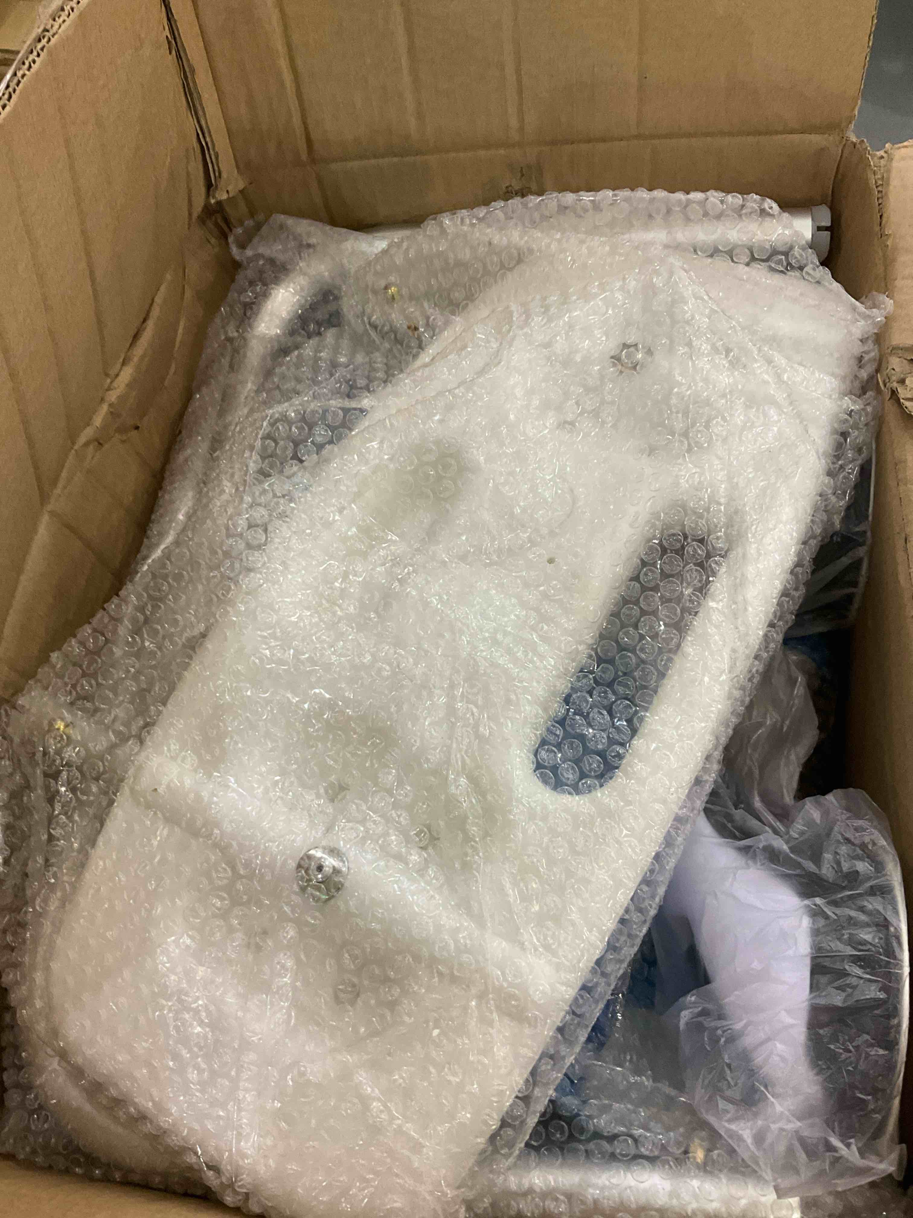 https://s3.amazonaws.com/lotting-images-prod/BargainHunt/EXS01337733_1712770665055.jpeg