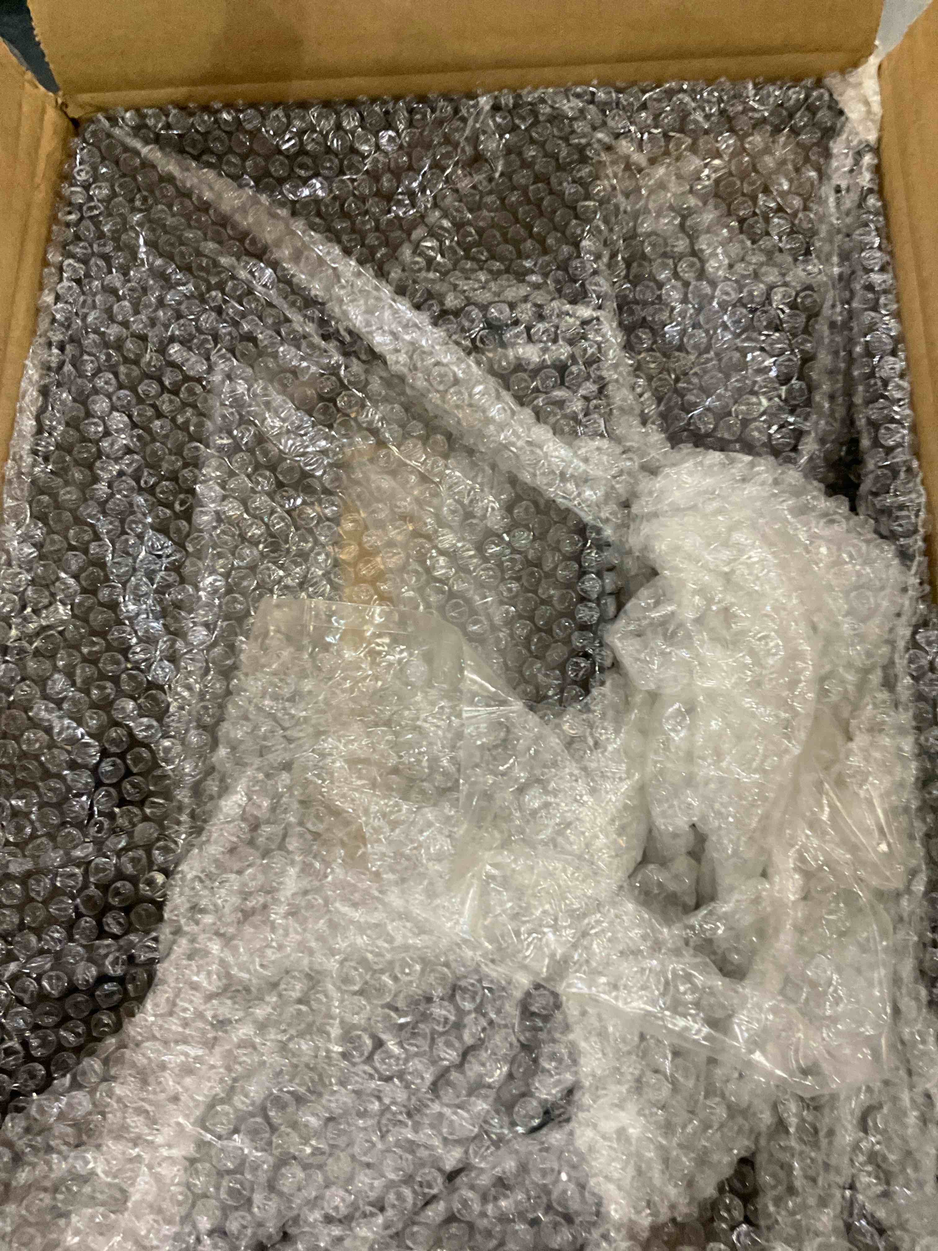 https://s3.amazonaws.com/lotting-images-prod/BargainHunt/EXS01337759_1712775479206.jpeg
